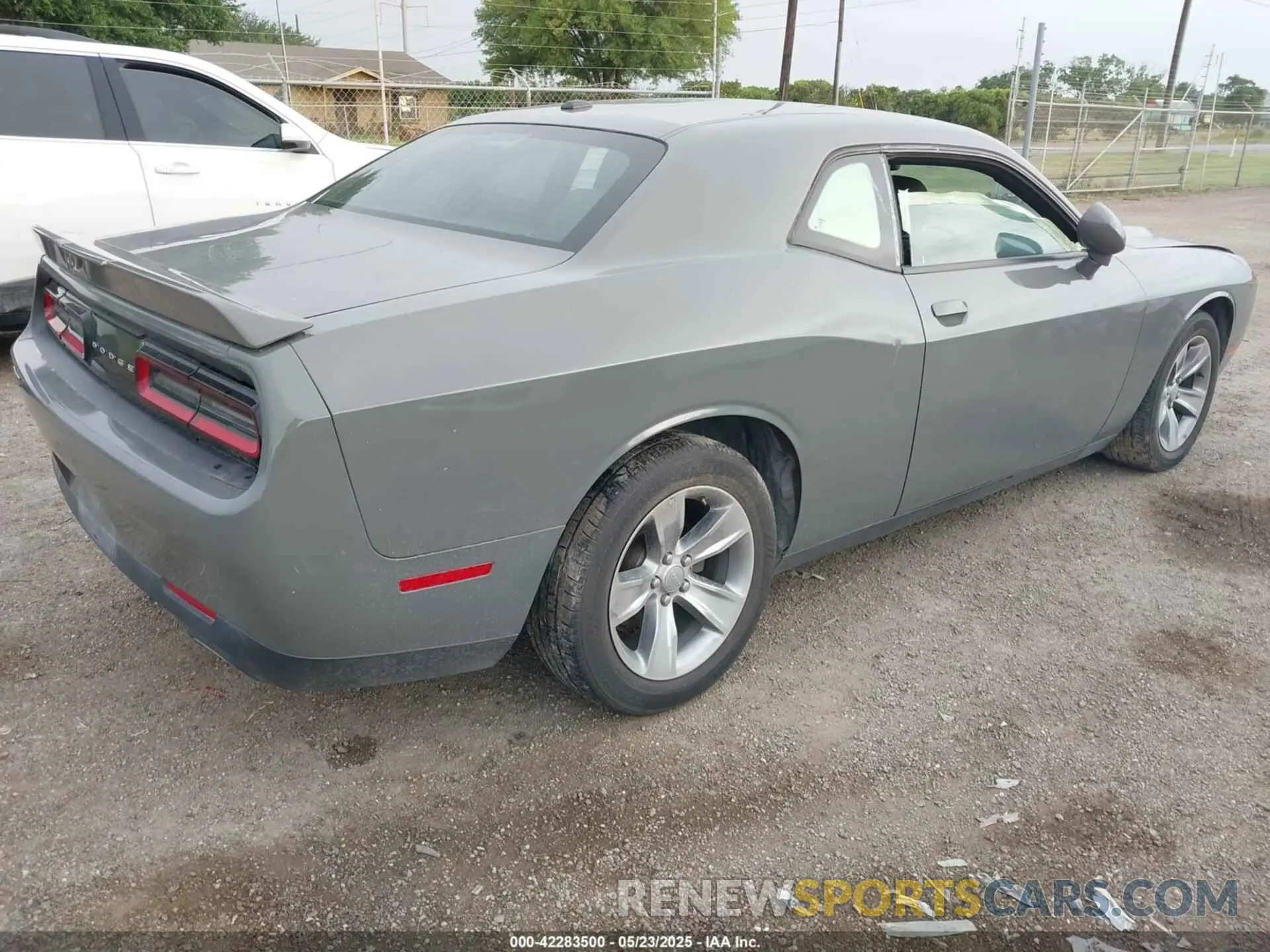 4 Photograph of a damaged car 2C3CDZAG6KH525004 DODGE CHALLENGER 2019