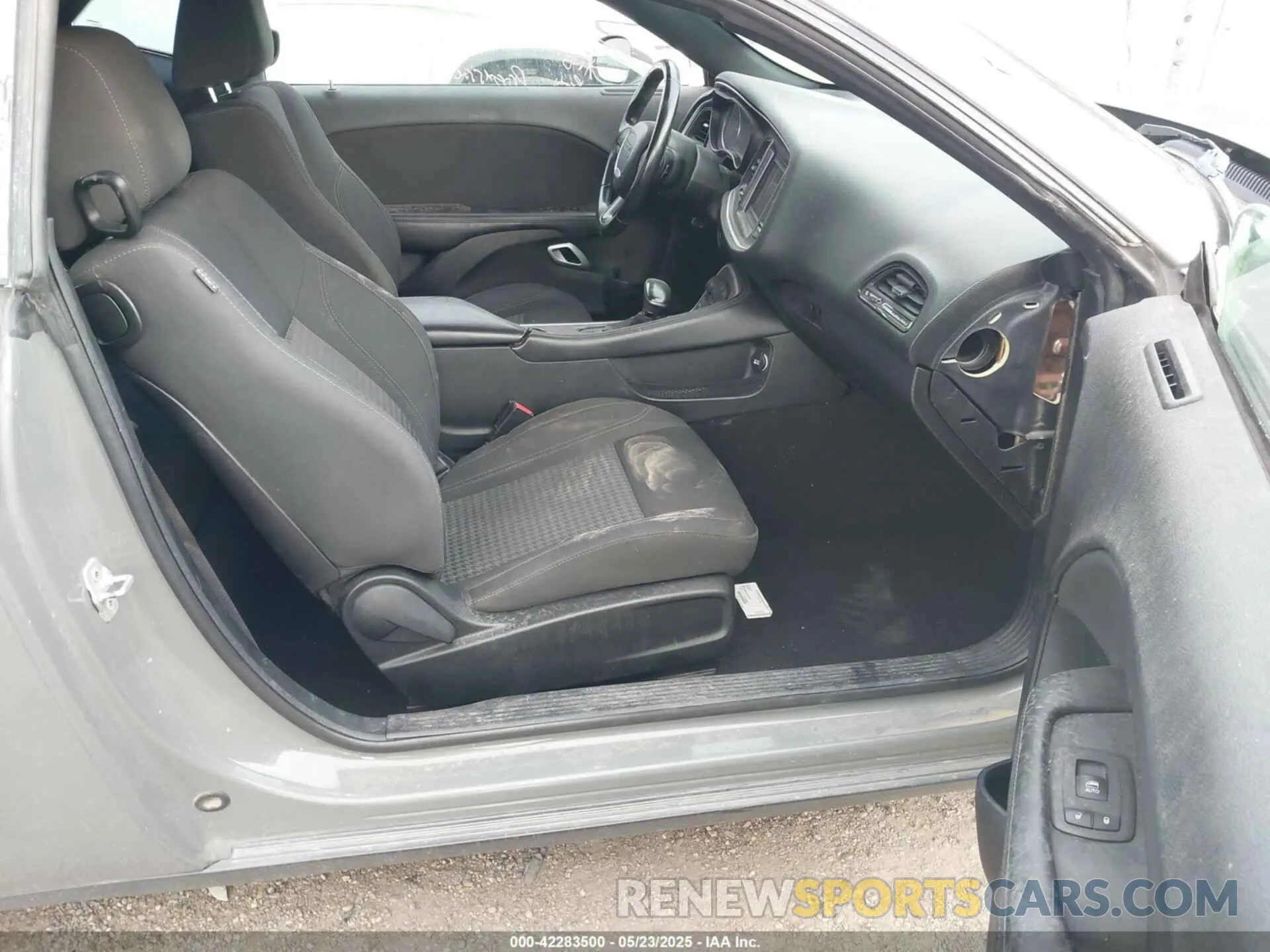 5 Photograph of a damaged car 2C3CDZAG6KH525004 DODGE CHALLENGER 2019