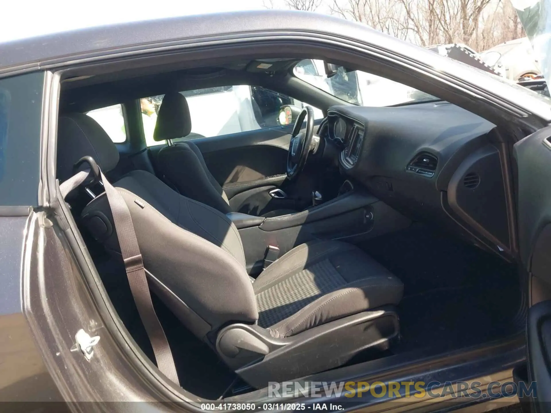 5 Photograph of a damaged car 2C3CDZAG6KH701632 DODGE CHALLENGER 2019