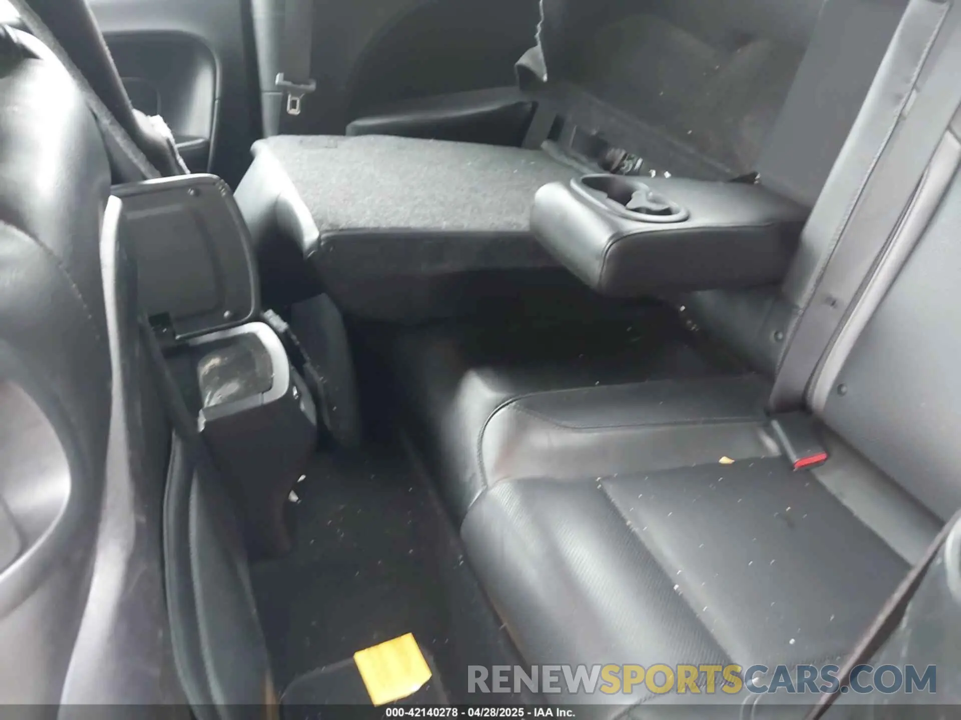 8 Photograph of a damaged car 2C3CDZAG6KH759174 DODGE CHALLENGER 2019