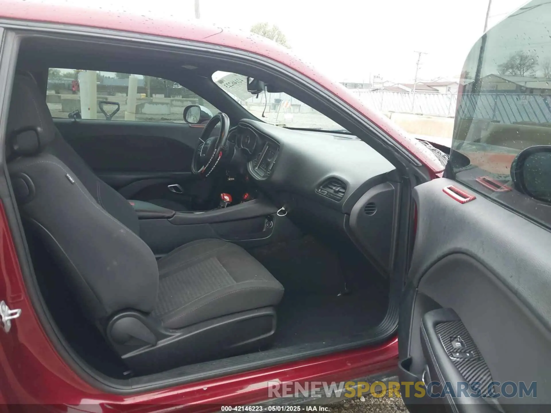 5 Photograph of a damaged car 2C3CDZAG7KH620445 DODGE CHALLENGER 2019