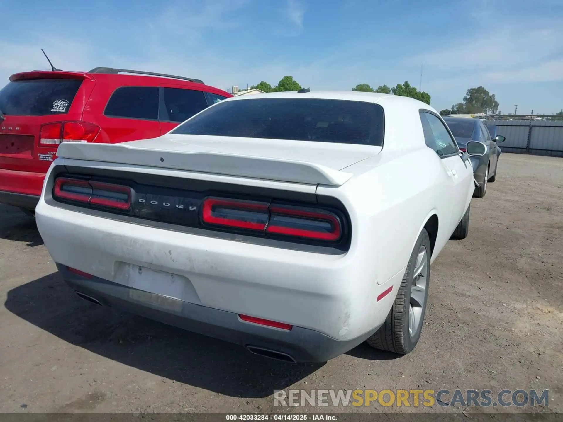 4 Photograph of a damaged car 2C3CDZAG7KH669998 DODGE CHALLENGER 2019