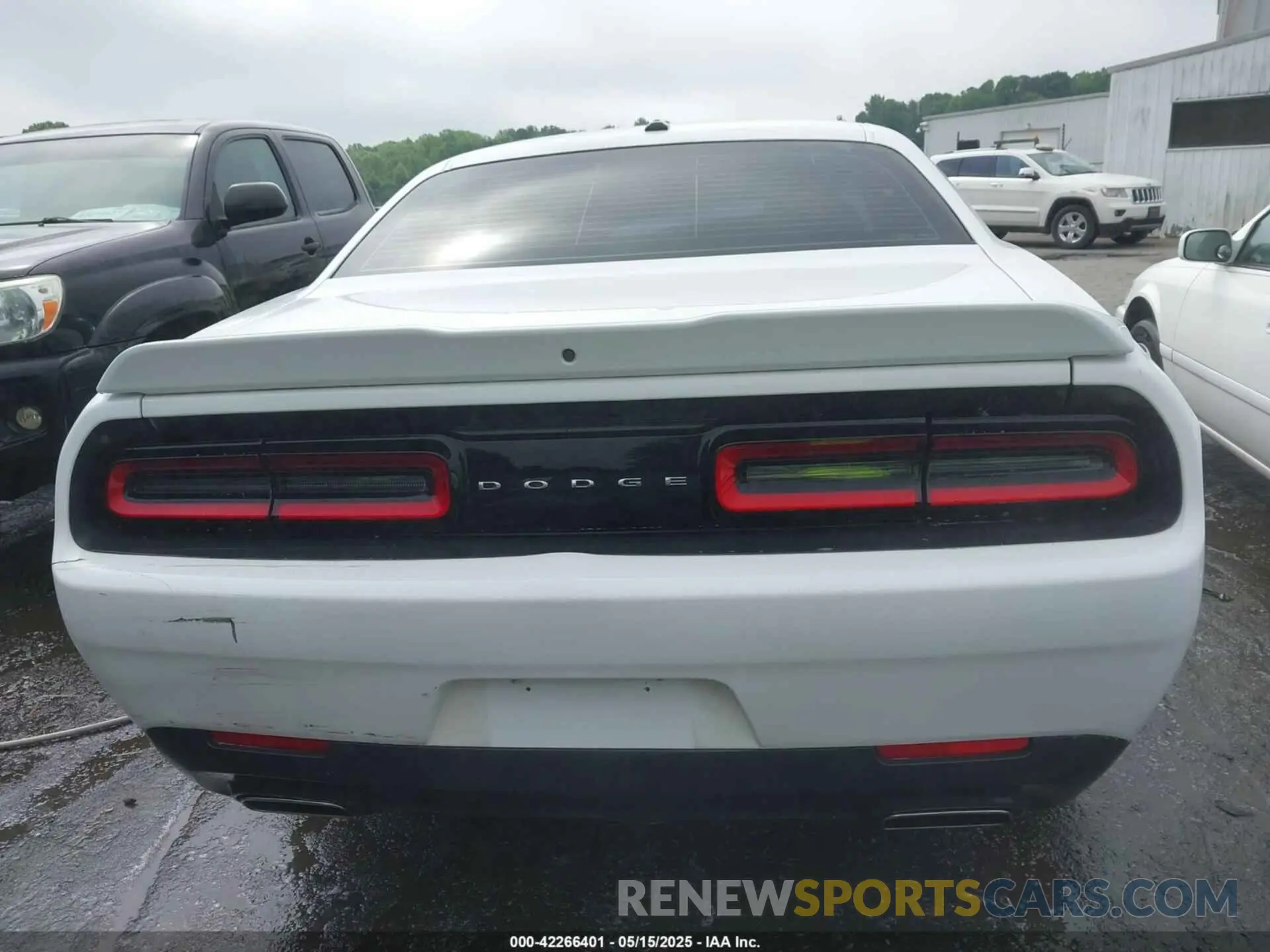 16 Photograph of a damaged car 2C3CDZAG7KH670018 DODGE CHALLENGER 2019
