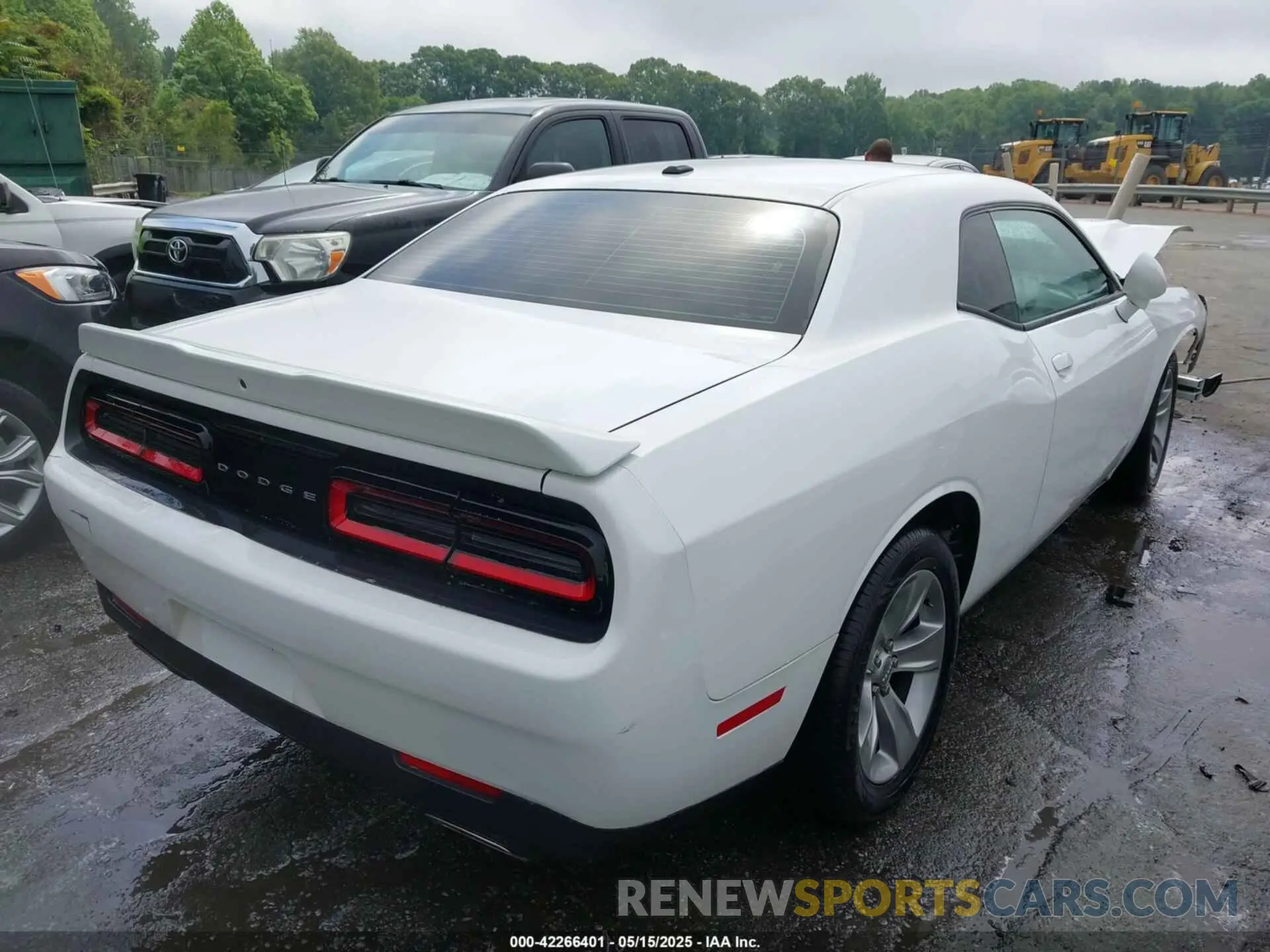 4 Photograph of a damaged car 2C3CDZAG7KH670018 DODGE CHALLENGER 2019