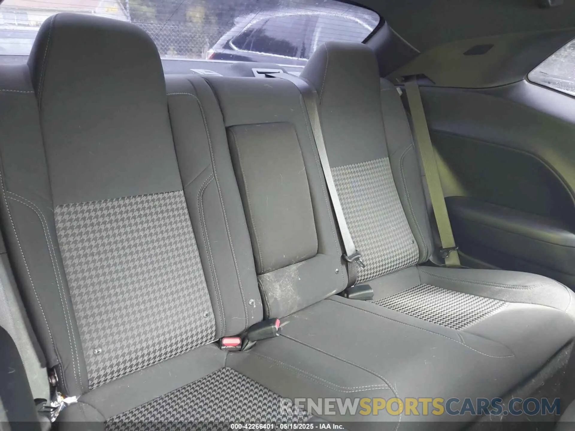 8 Photograph of a damaged car 2C3CDZAG7KH670018 DODGE CHALLENGER 2019