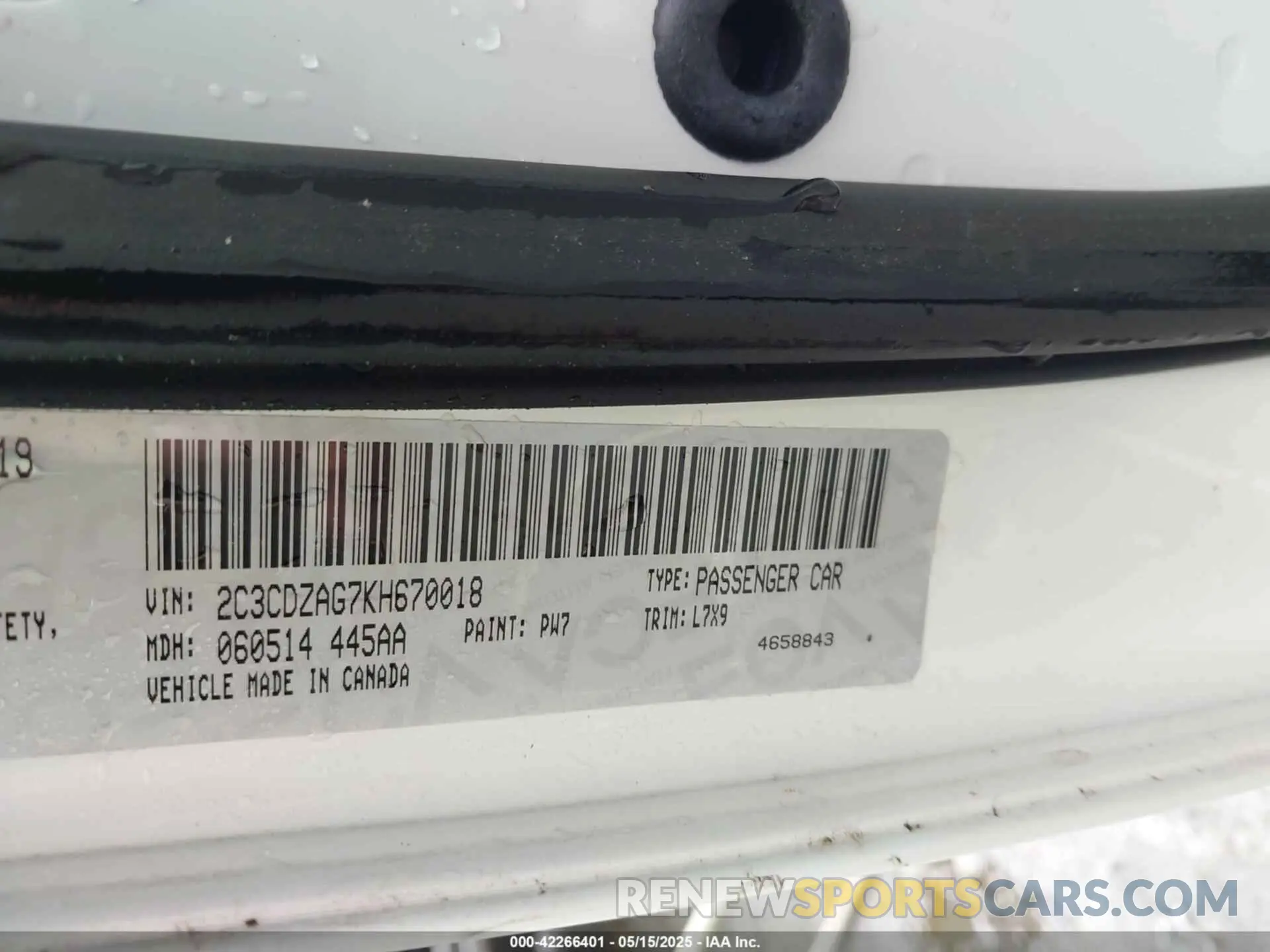 9 Photograph of a damaged car 2C3CDZAG7KH670018 DODGE CHALLENGER 2019