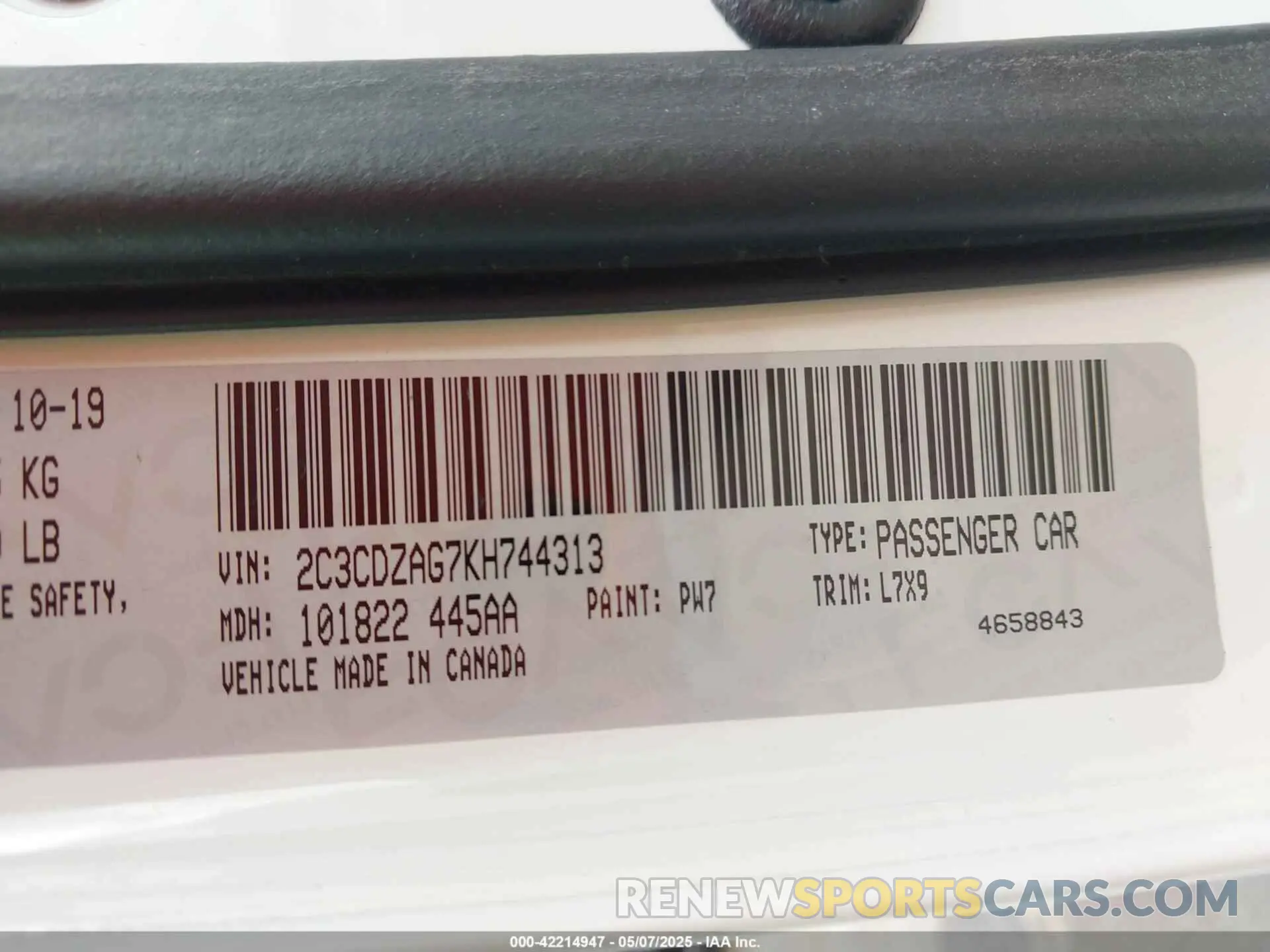 9 Photograph of a damaged car 2C3CDZAG7KH744313 DODGE CHALLENGER 2019