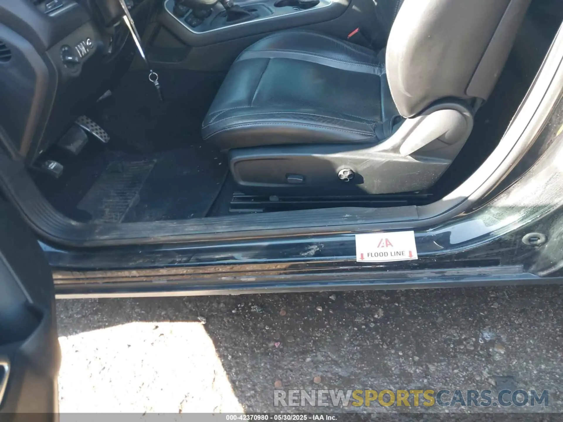 6 Photograph of a damaged car 2C3CDZAG7KH759314 DODGE CHALLENGER 2019