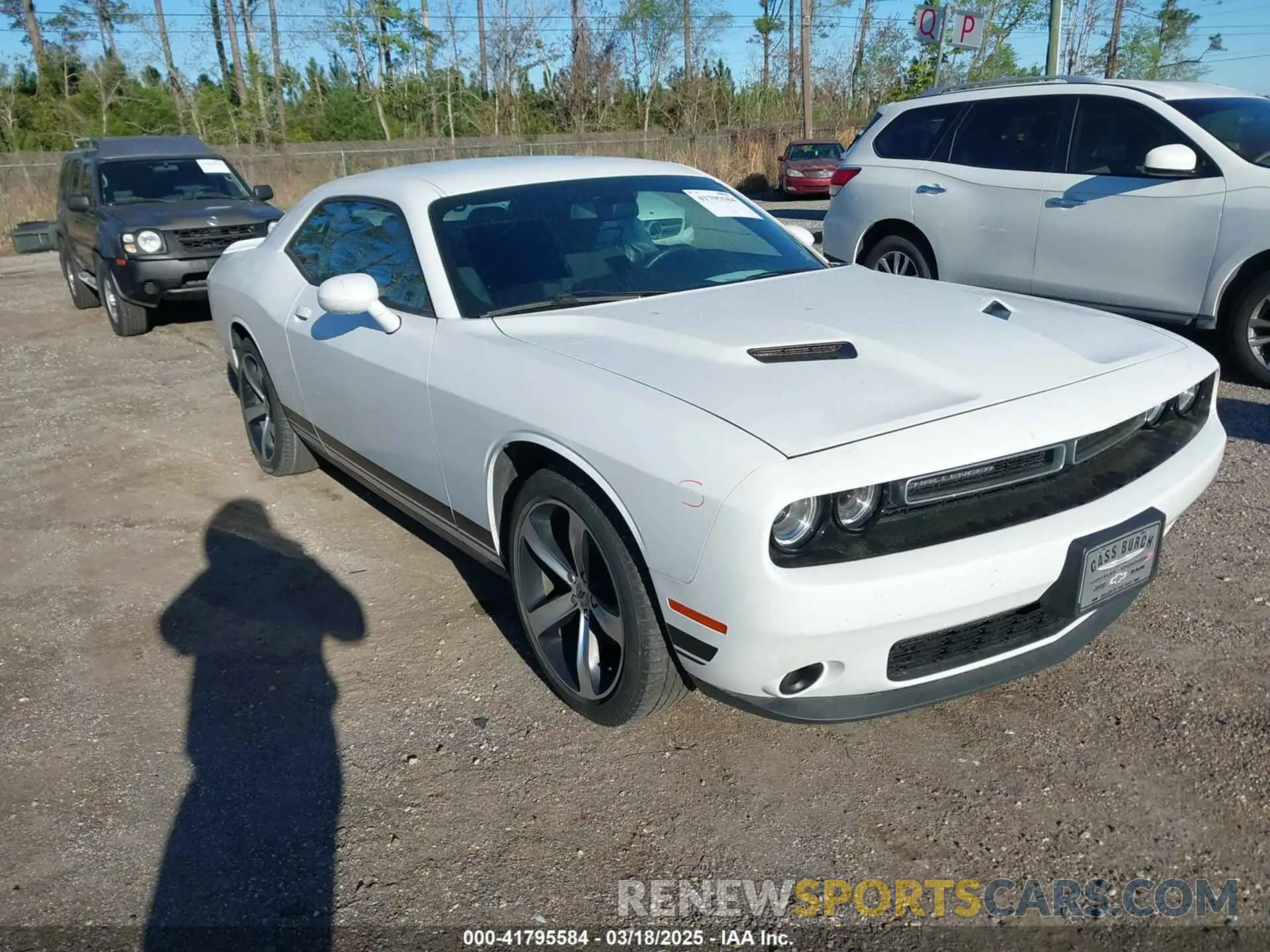 1 Photograph of a damaged car 2C3CDZAG8KH620552 DODGE CHALLENGER 2019
