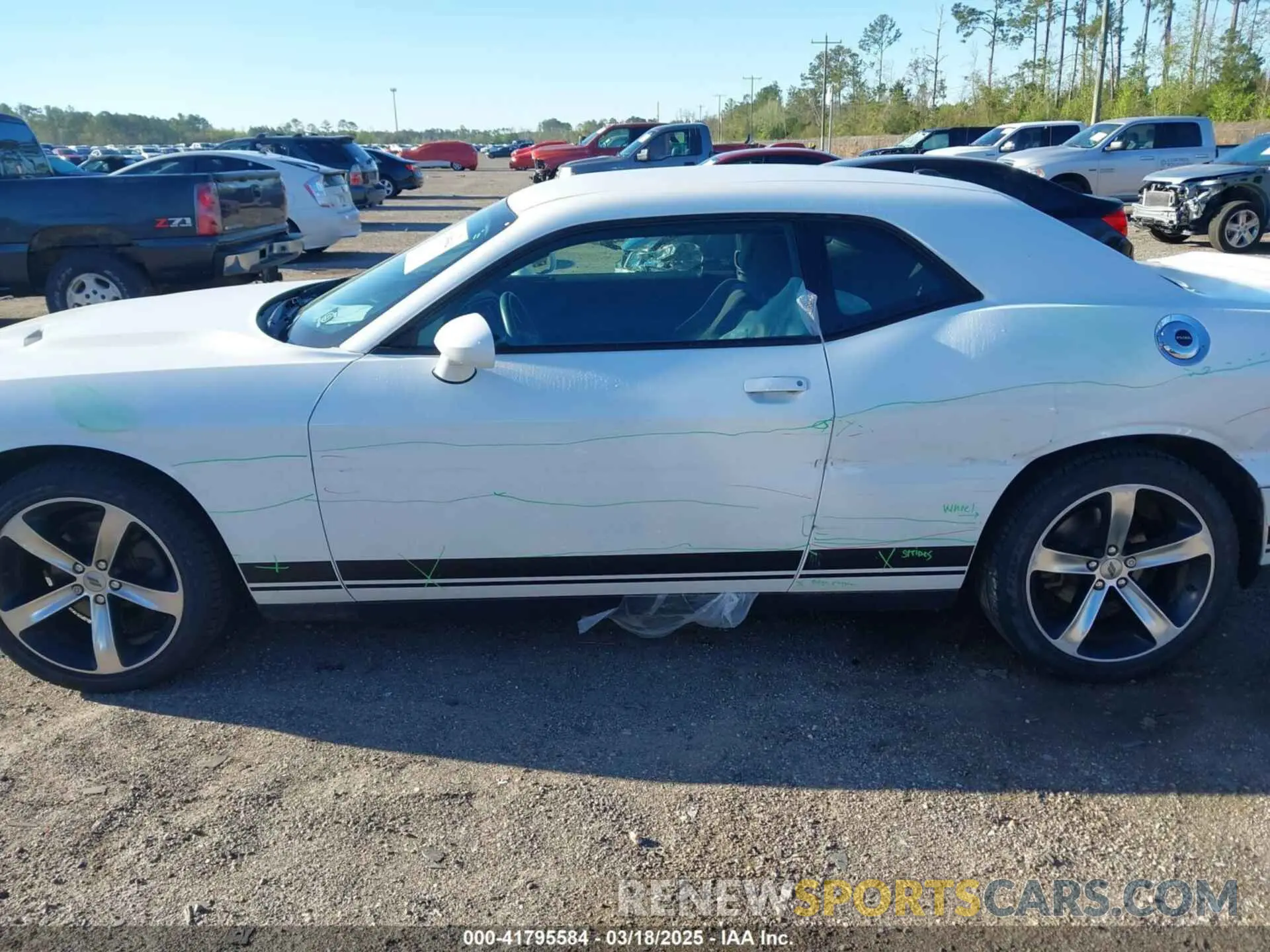 14 Photograph of a damaged car 2C3CDZAG8KH620552 DODGE CHALLENGER 2019