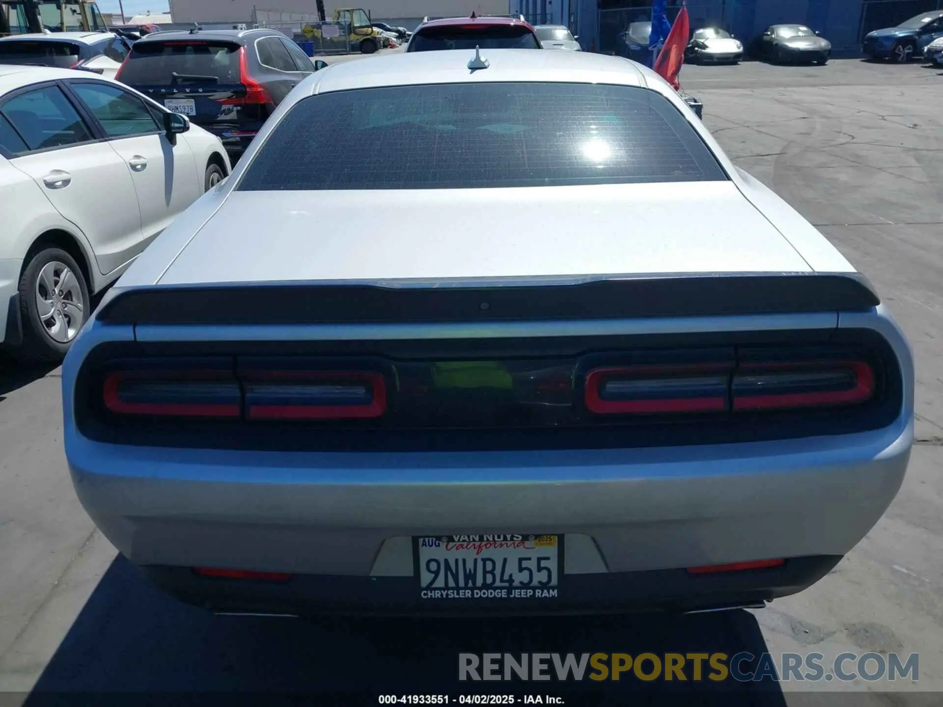 16 Photograph of a damaged car 2C3CDZAG8KH655513 DODGE CHALLENGER 2019