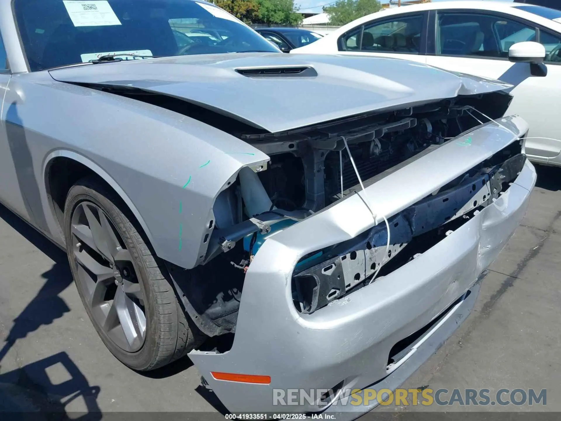 18 Photograph of a damaged car 2C3CDZAG8KH655513 DODGE CHALLENGER 2019