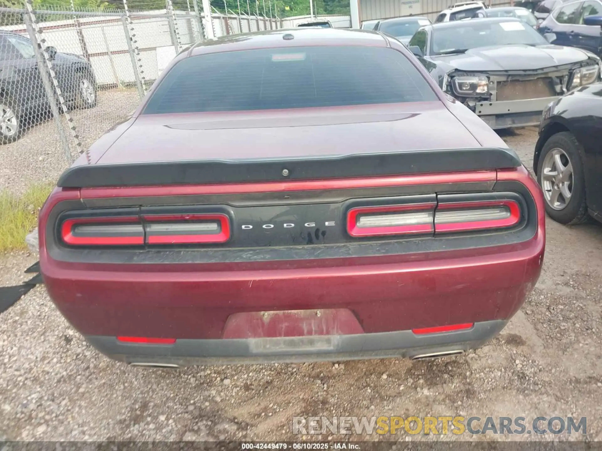 17 Photograph of a damaged car 2C3CDZAG9KH632838 DODGE CHALLENGER 2019