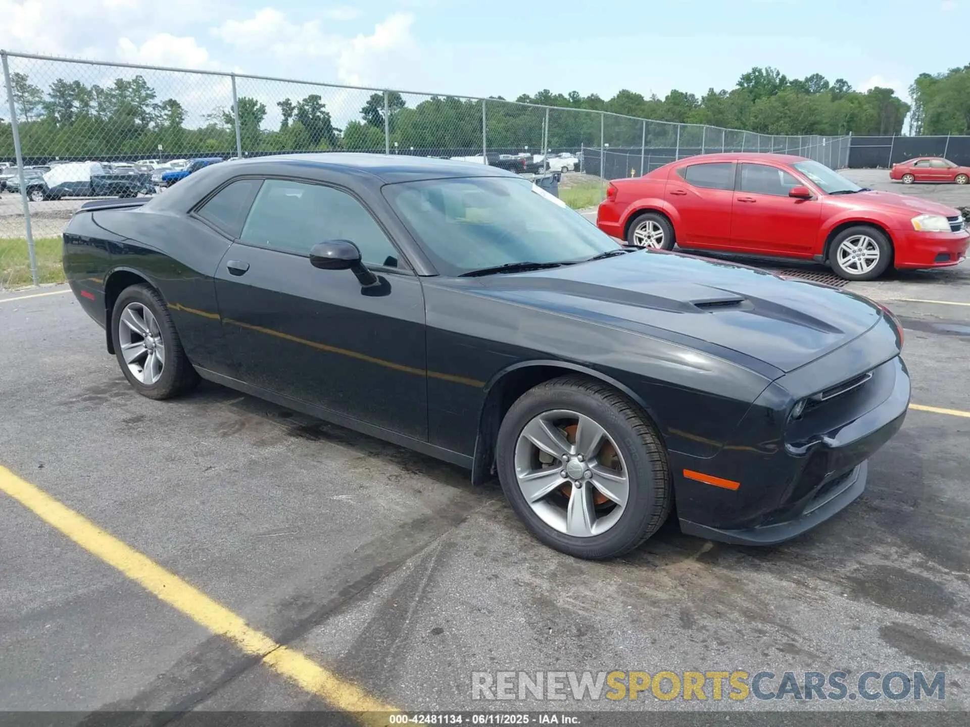 1 Photograph of a damaged car 2C3CDZAG9KH672207 DODGE CHALLENGER 2019