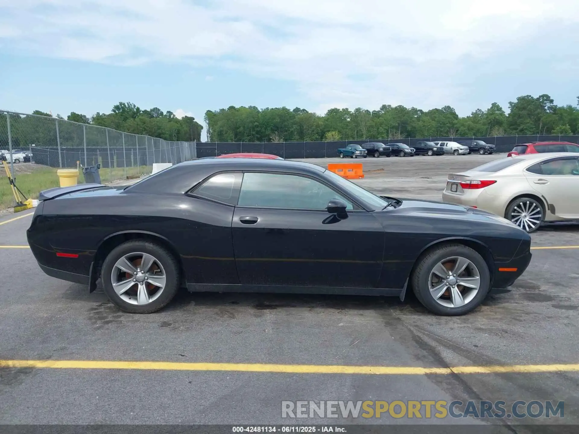 12 Photograph of a damaged car 2C3CDZAG9KH672207 DODGE CHALLENGER 2019