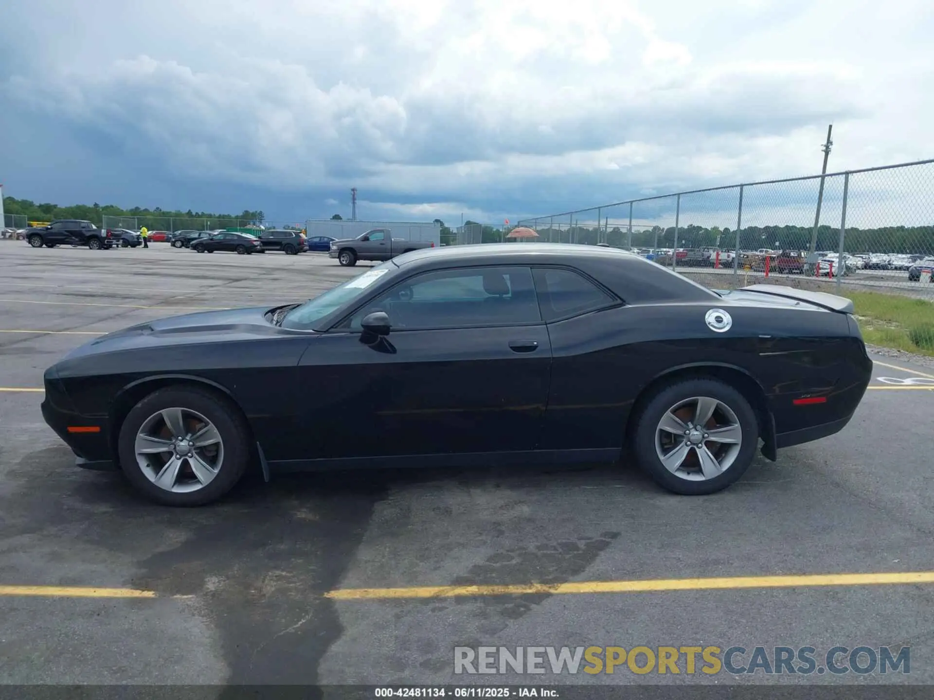 13 Photograph of a damaged car 2C3CDZAG9KH672207 DODGE CHALLENGER 2019
