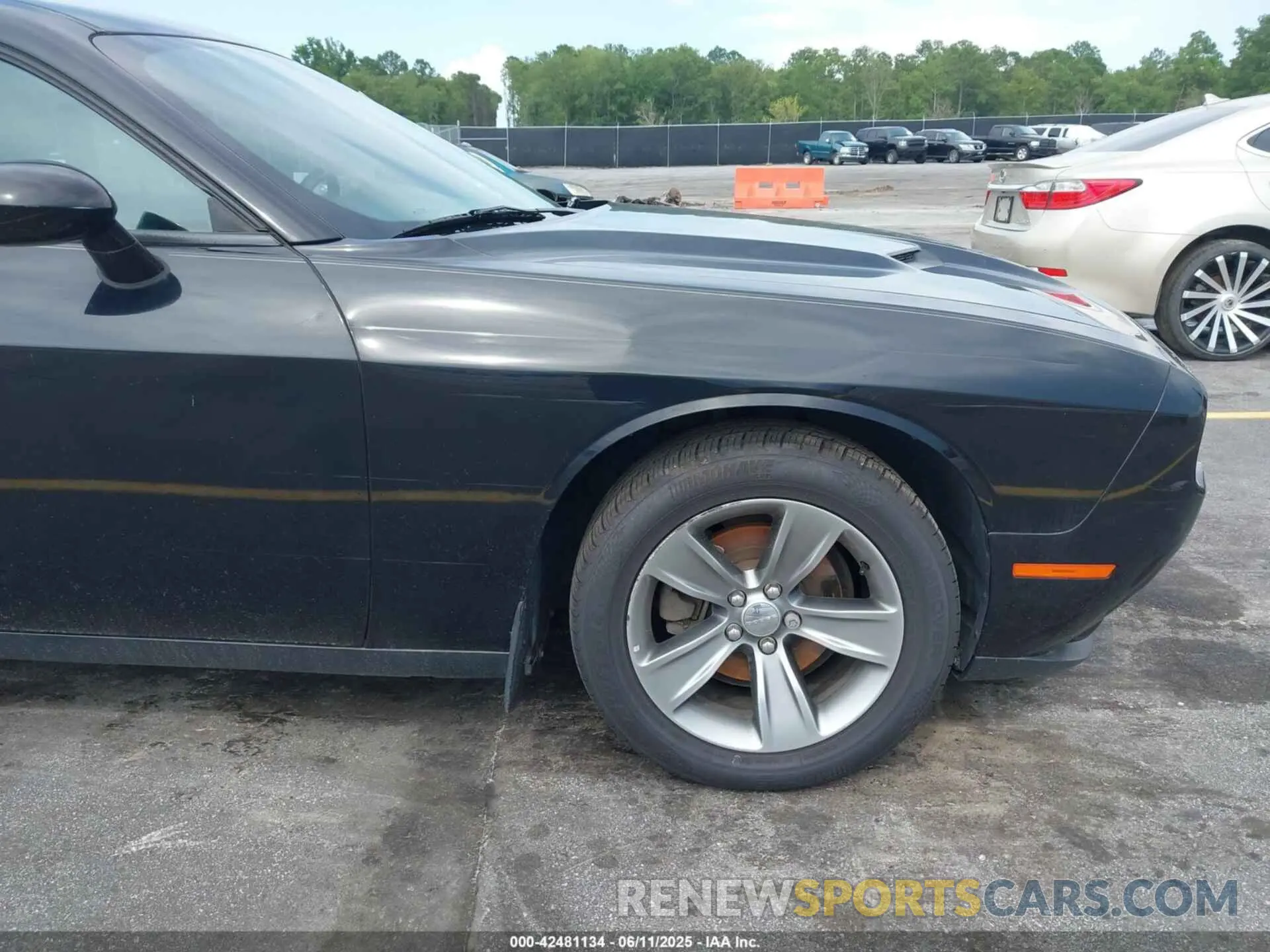 16 Photograph of a damaged car 2C3CDZAG9KH672207 DODGE CHALLENGER 2019
