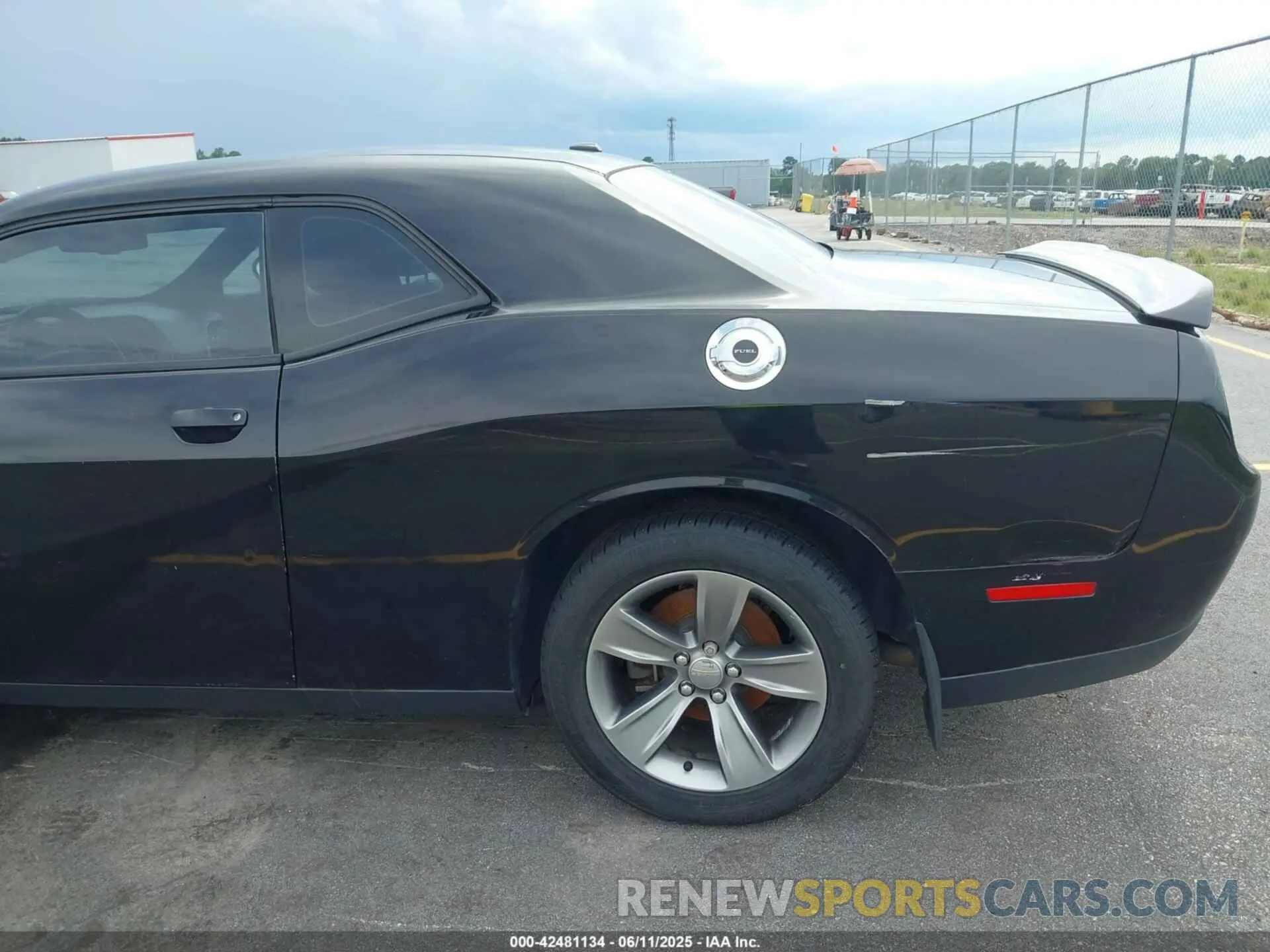 18 Photograph of a damaged car 2C3CDZAG9KH672207 DODGE CHALLENGER 2019