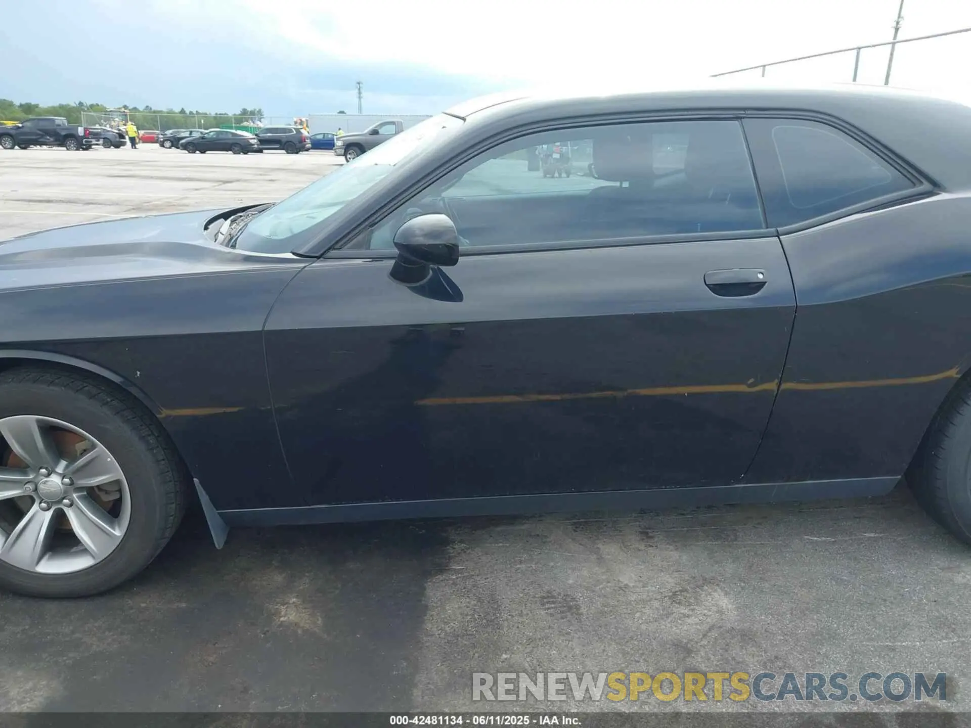 19 Photograph of a damaged car 2C3CDZAG9KH672207 DODGE CHALLENGER 2019