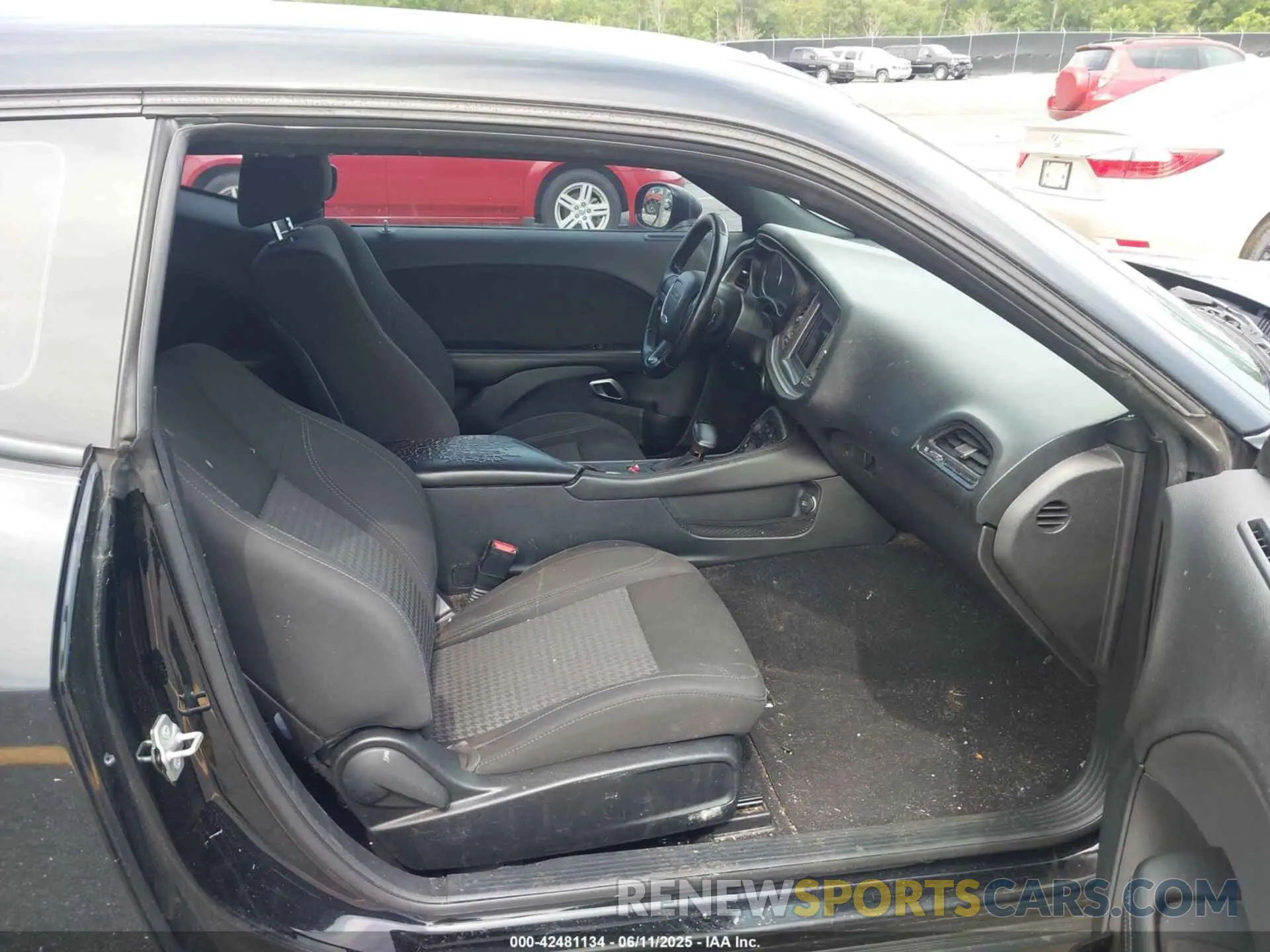5 Photograph of a damaged car 2C3CDZAG9KH672207 DODGE CHALLENGER 2019