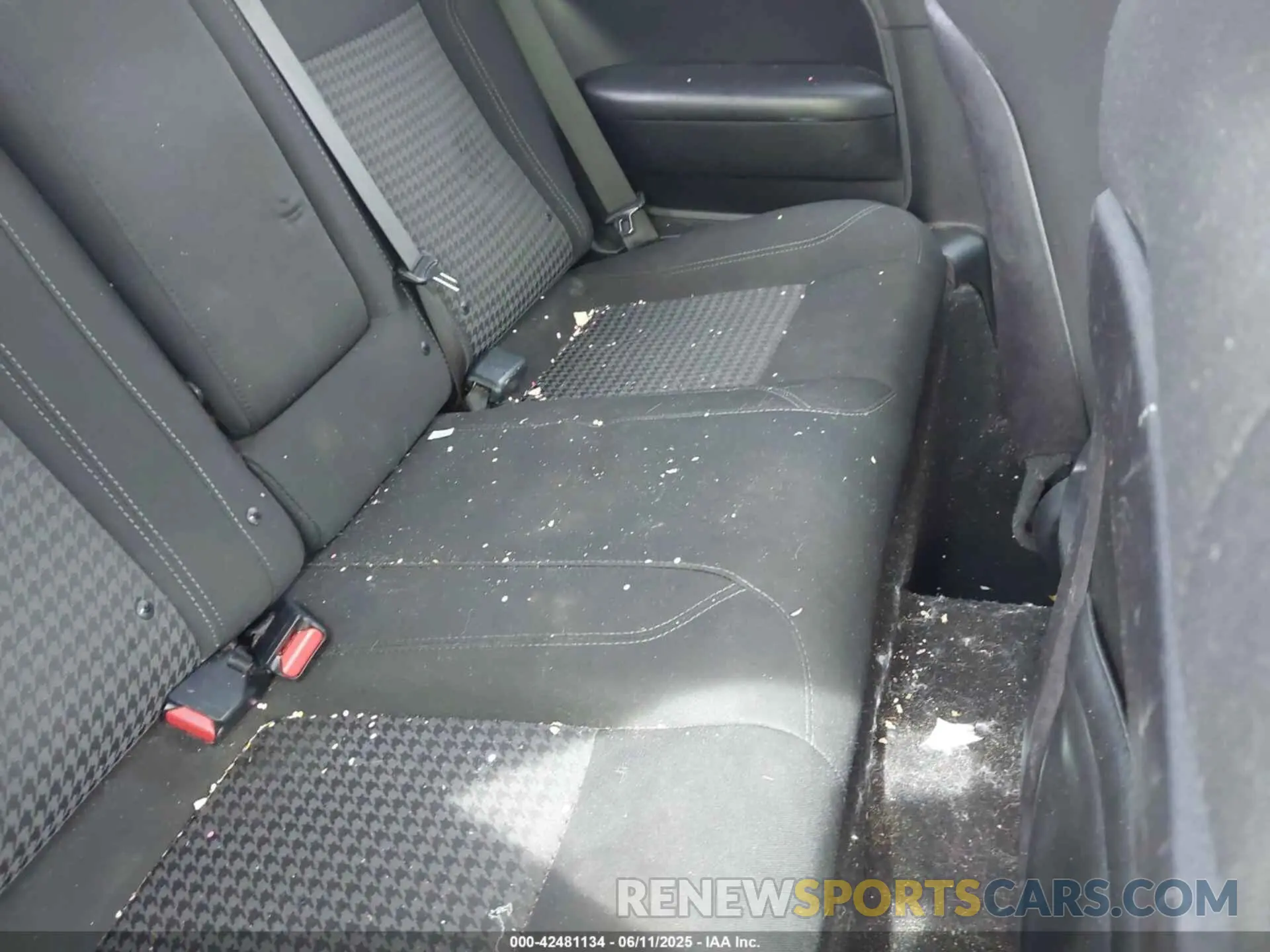 8 Photograph of a damaged car 2C3CDZAG9KH672207 DODGE CHALLENGER 2019