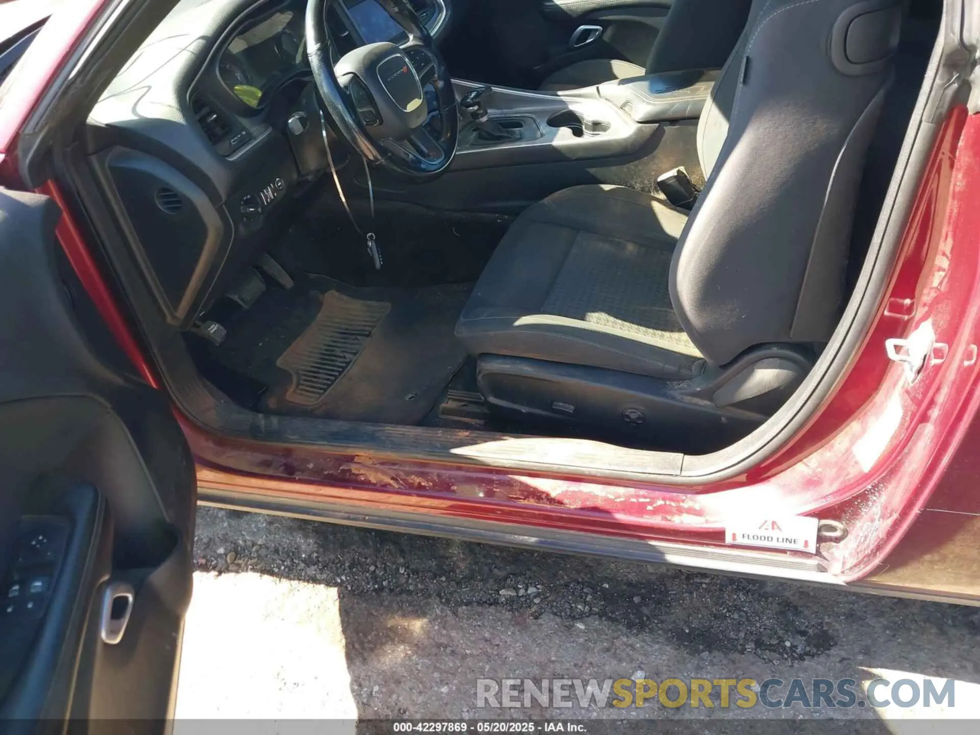 17 Photograph of a damaged car 2C3CDZAGXKH504141 DODGE CHALLENGER 2019