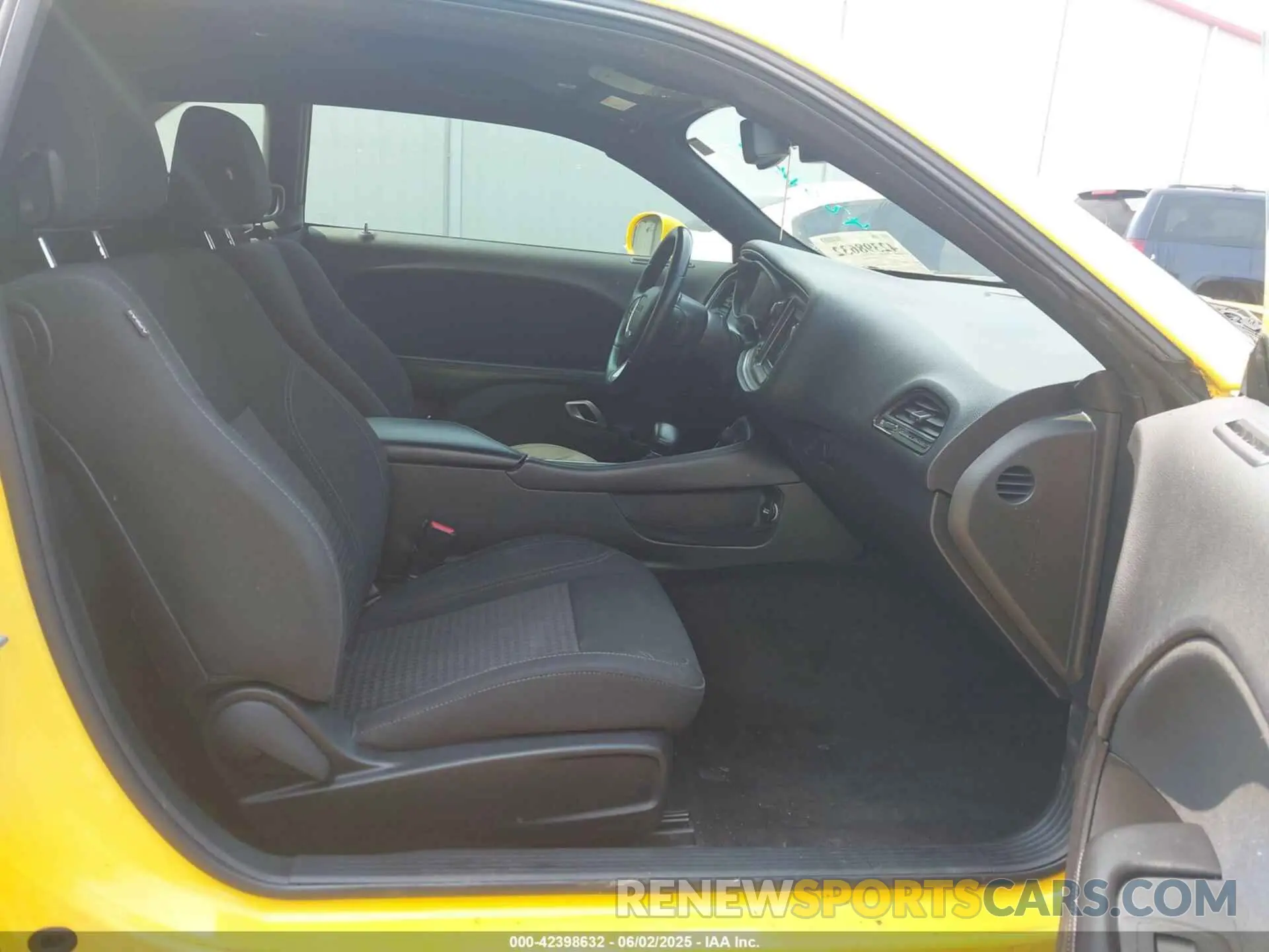 5 Photograph of a damaged car 2C3CDZAGXKH508867 DODGE CHALLENGER 2019