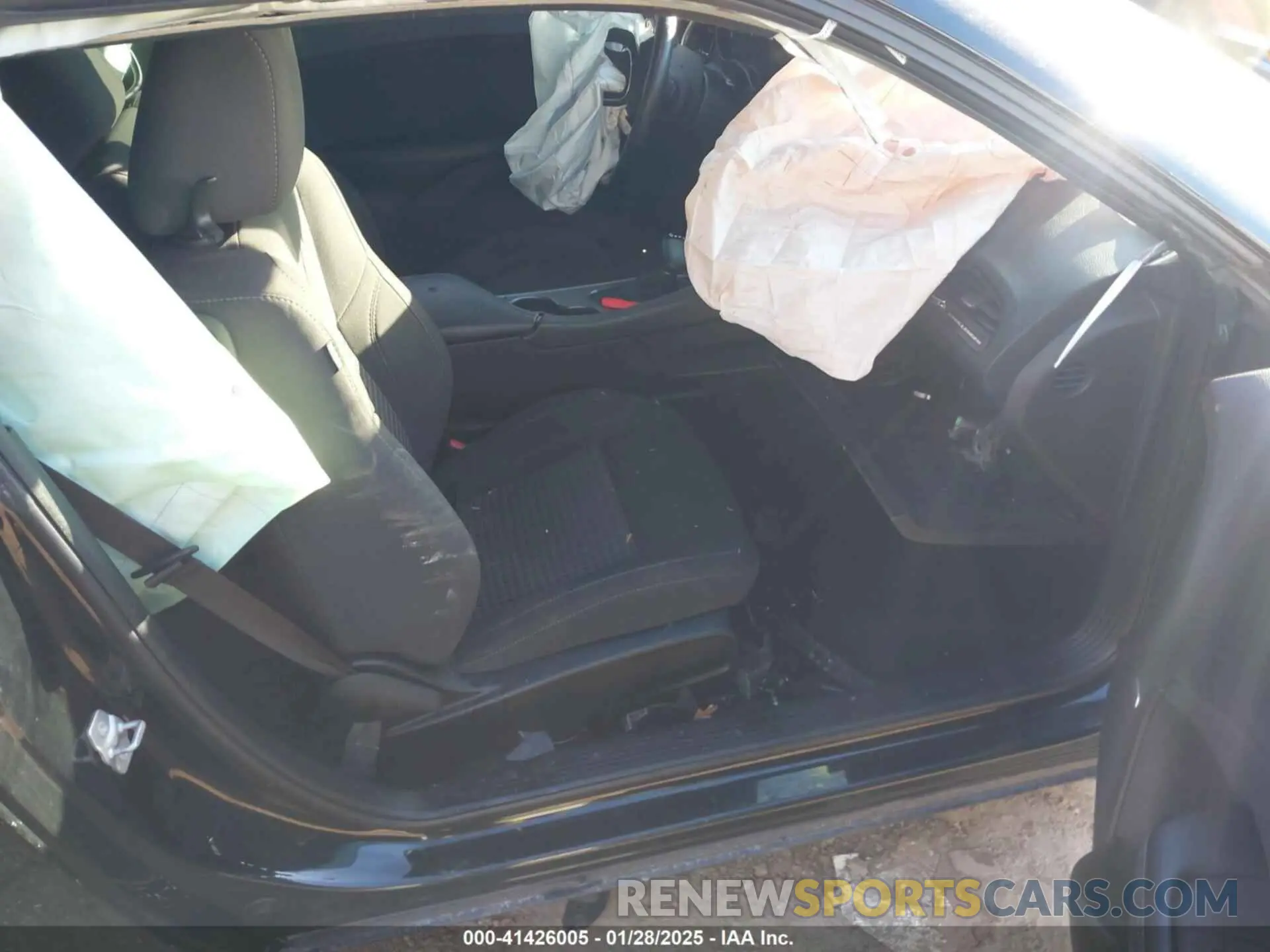 5 Photograph of a damaged car 2C3CDZAGXKH663368 DODGE CHALLENGER 2019