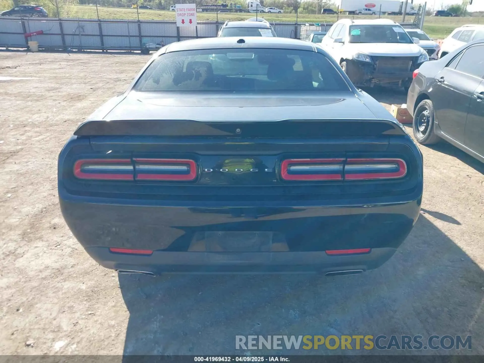 16 Photograph of a damaged car 2C3CDZAGXKH672071 DODGE CHALLENGER 2019
