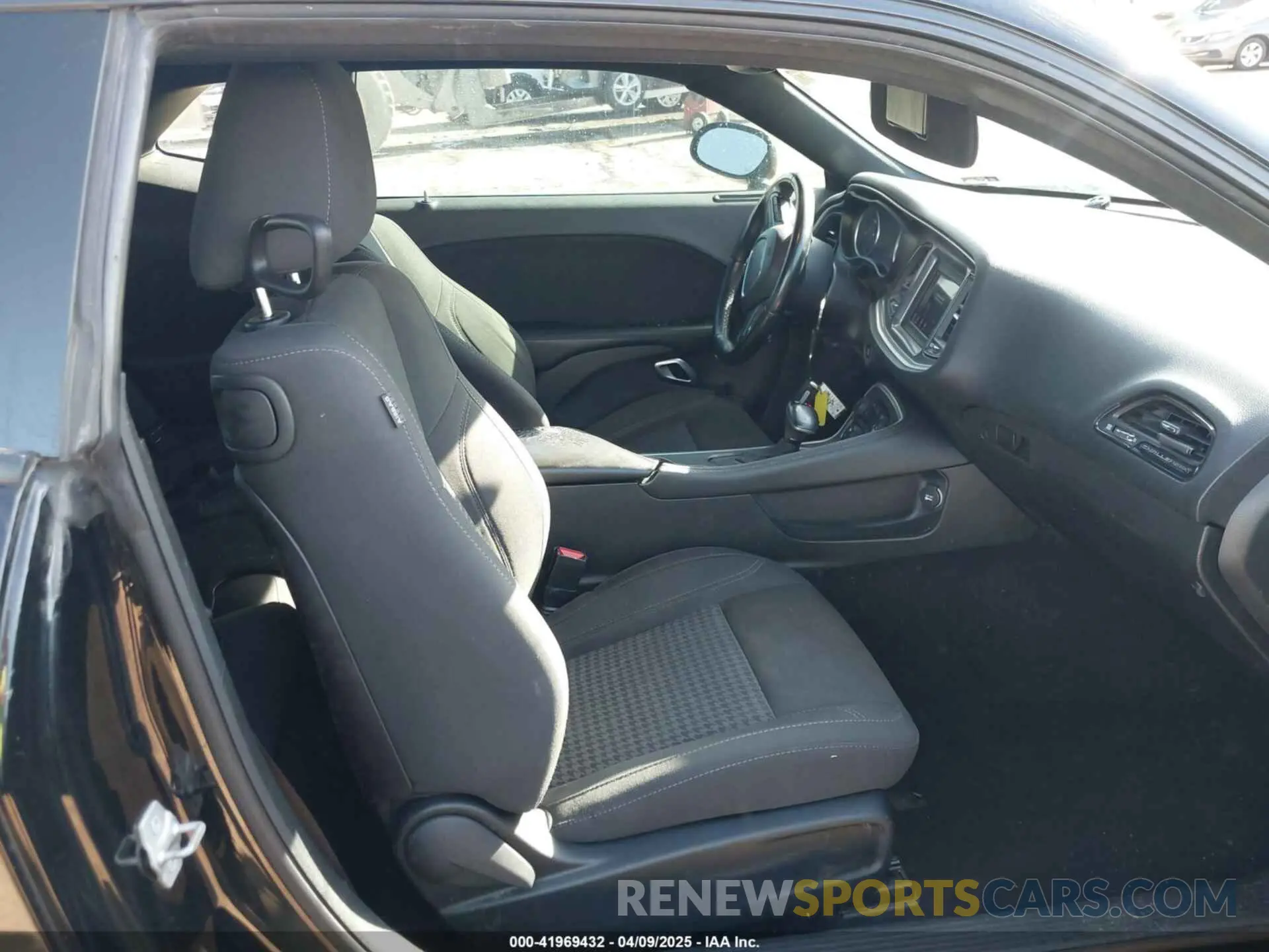 5 Photograph of a damaged car 2C3CDZAGXKH672071 DODGE CHALLENGER 2019