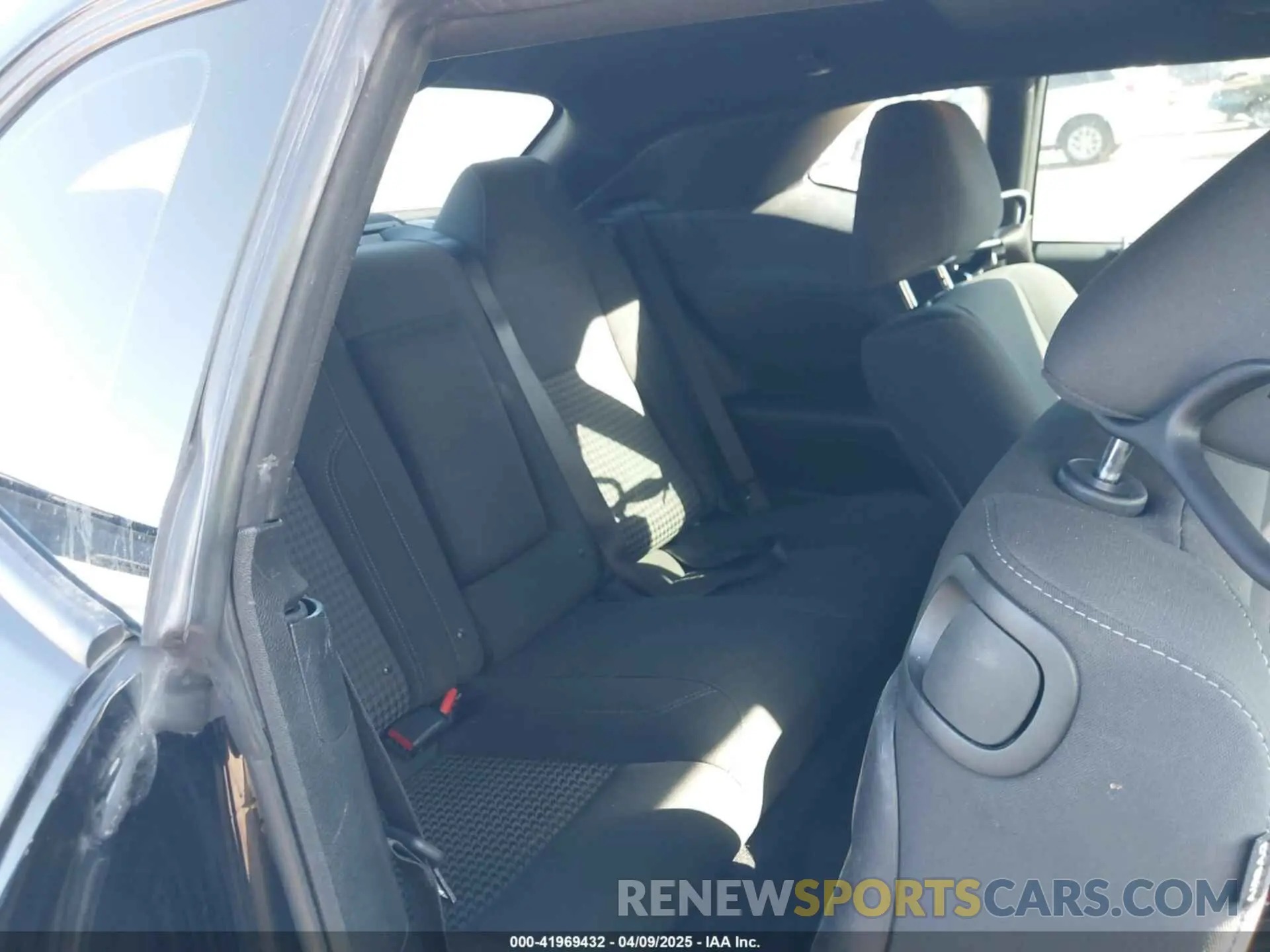 8 Photograph of a damaged car 2C3CDZAGXKH672071 DODGE CHALLENGER 2019