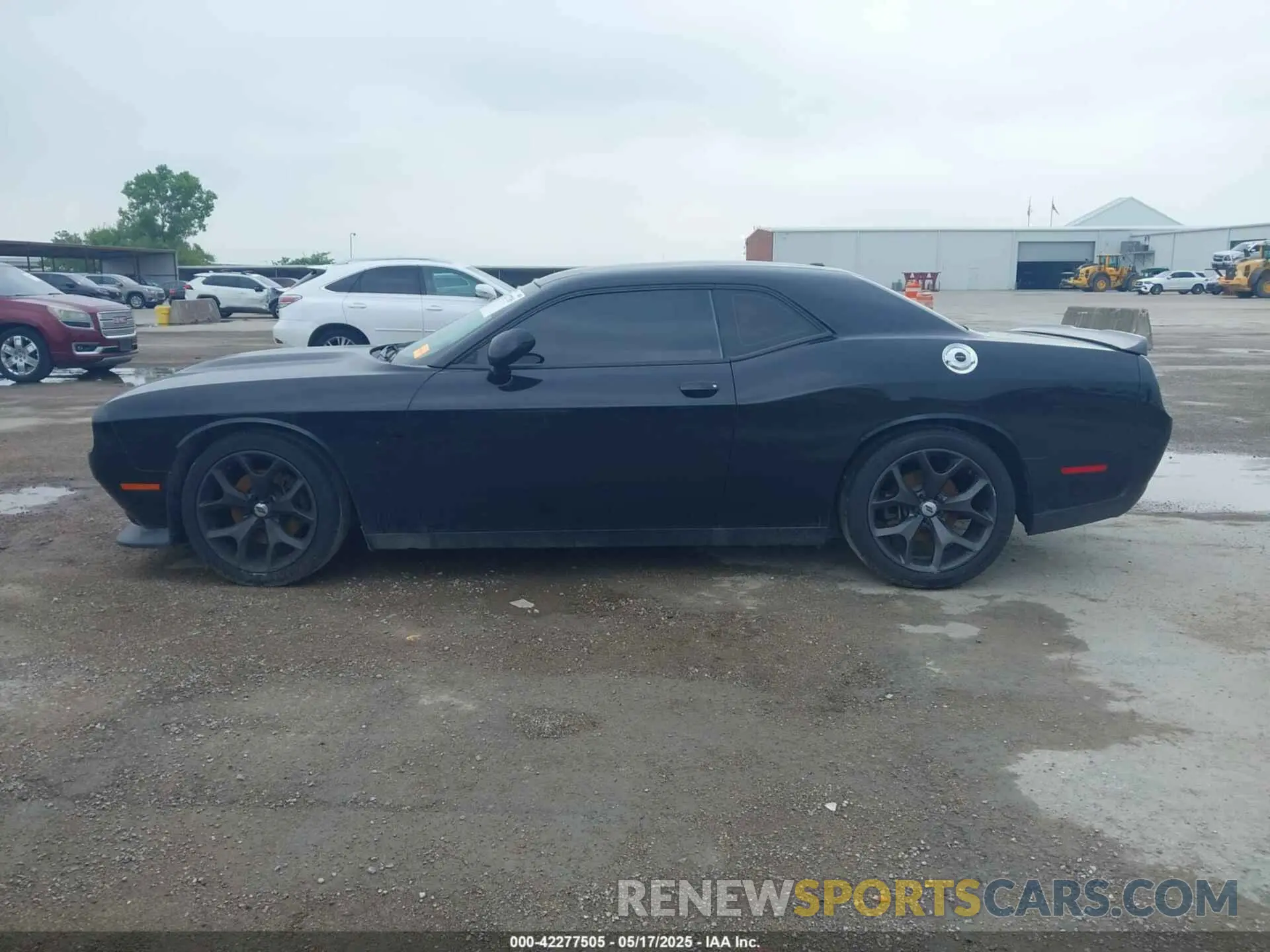 13 Photograph of a damaged car 2C3CDZBT0KH531389 DODGE CHALLENGER 2019