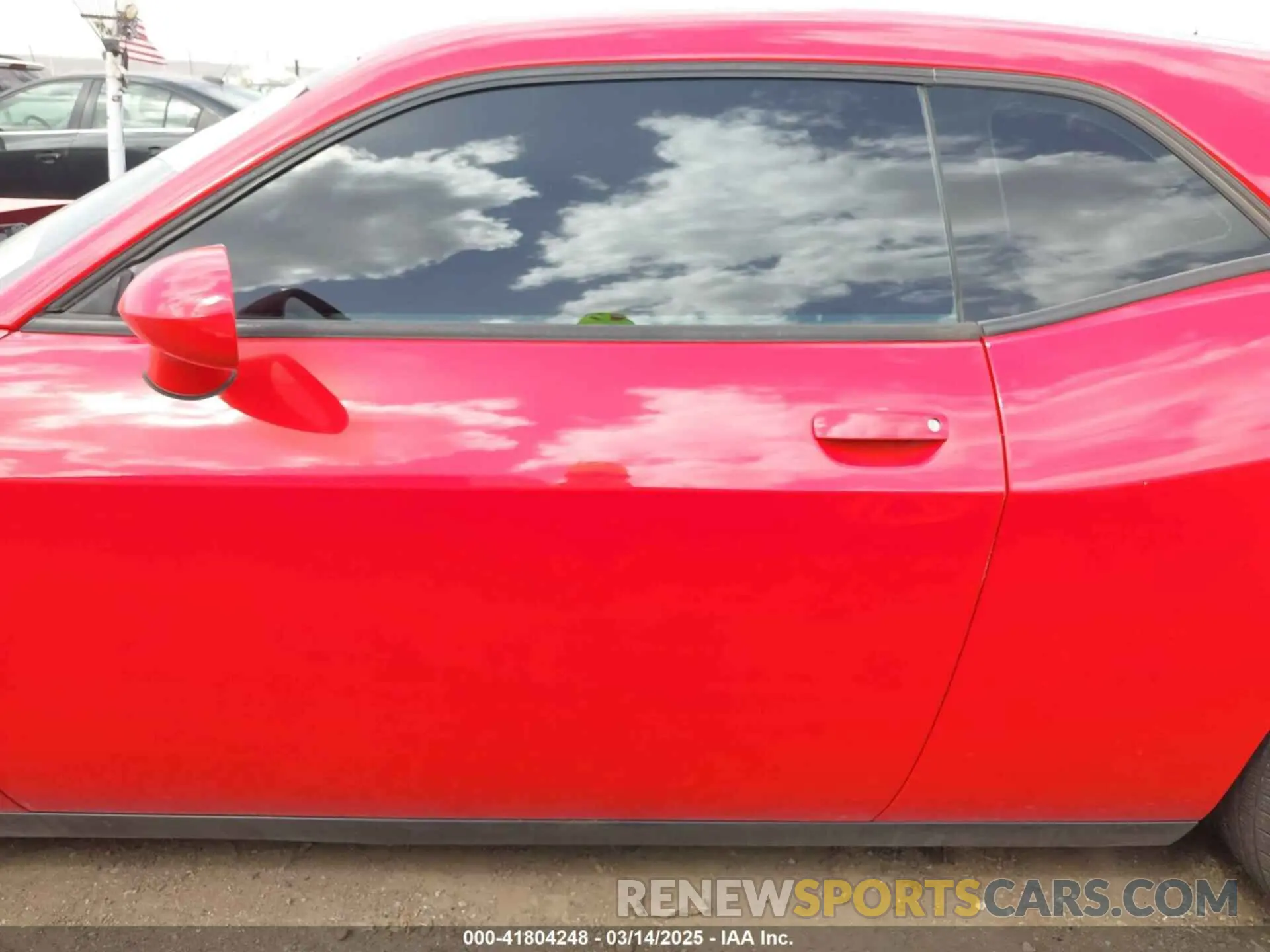15 Photograph of a damaged car 2C3CDZBT0KH627930 DODGE CHALLENGER 2019