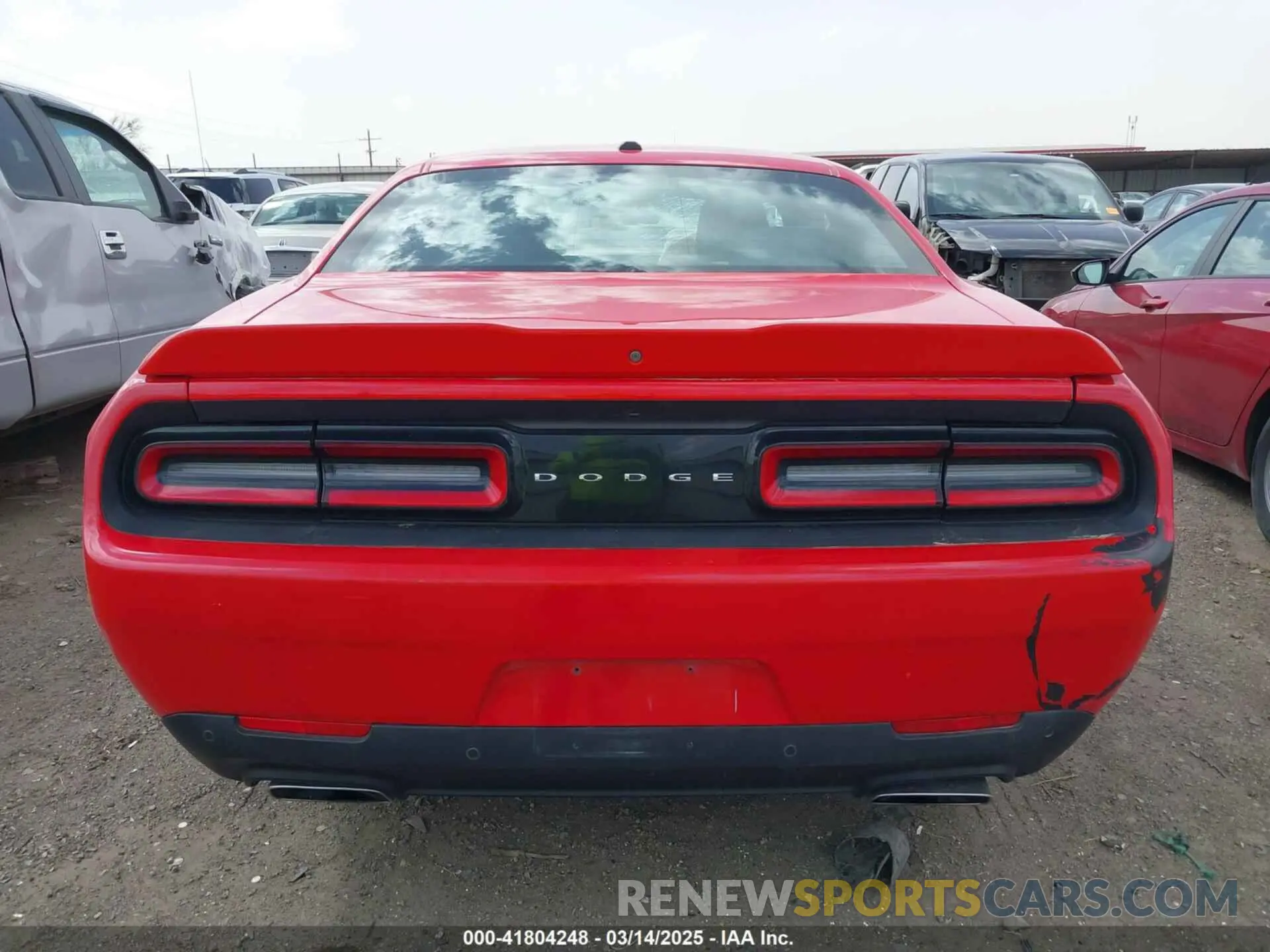 17 Photograph of a damaged car 2C3CDZBT0KH627930 DODGE CHALLENGER 2019