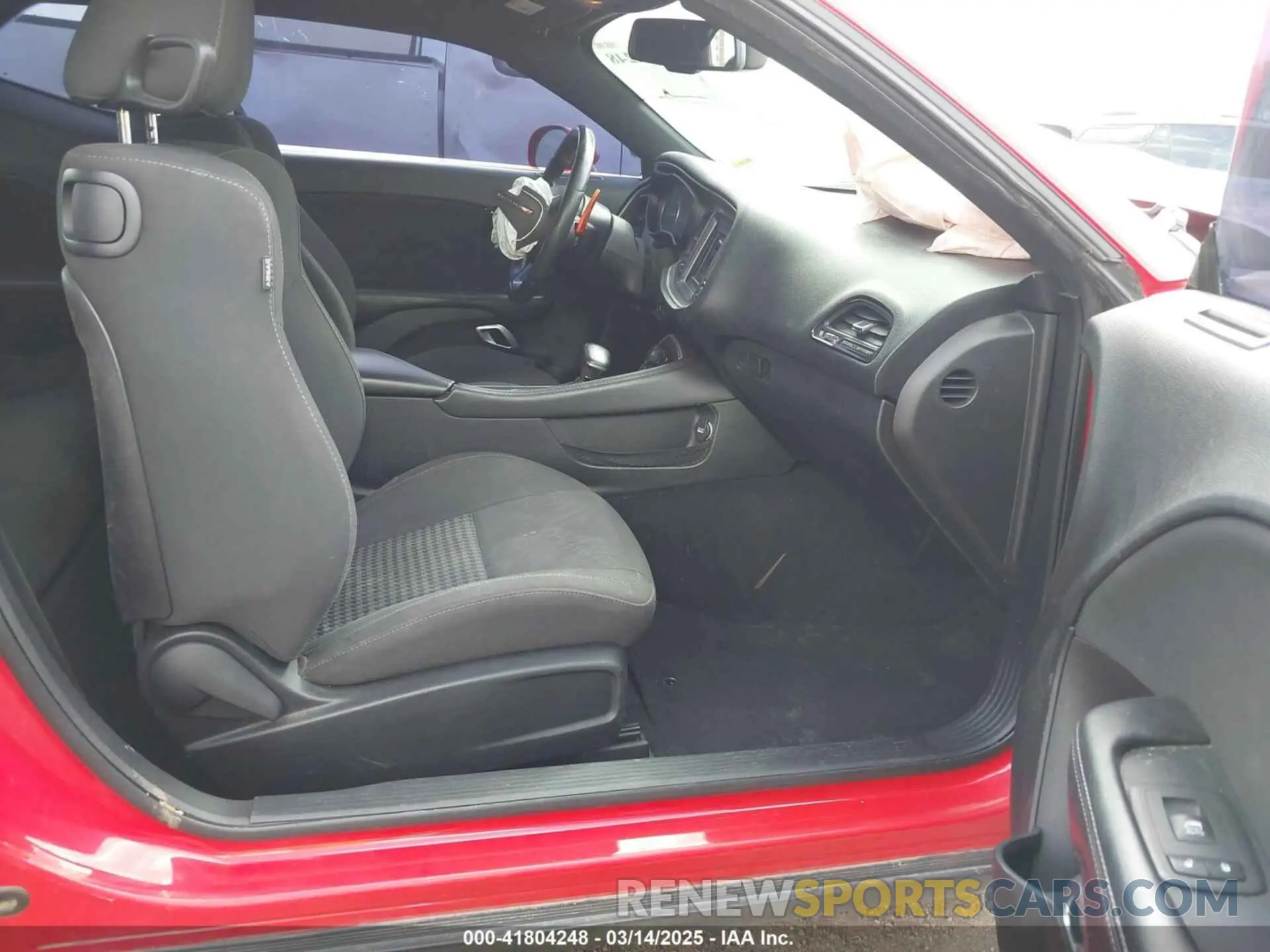 5 Photograph of a damaged car 2C3CDZBT0KH627930 DODGE CHALLENGER 2019