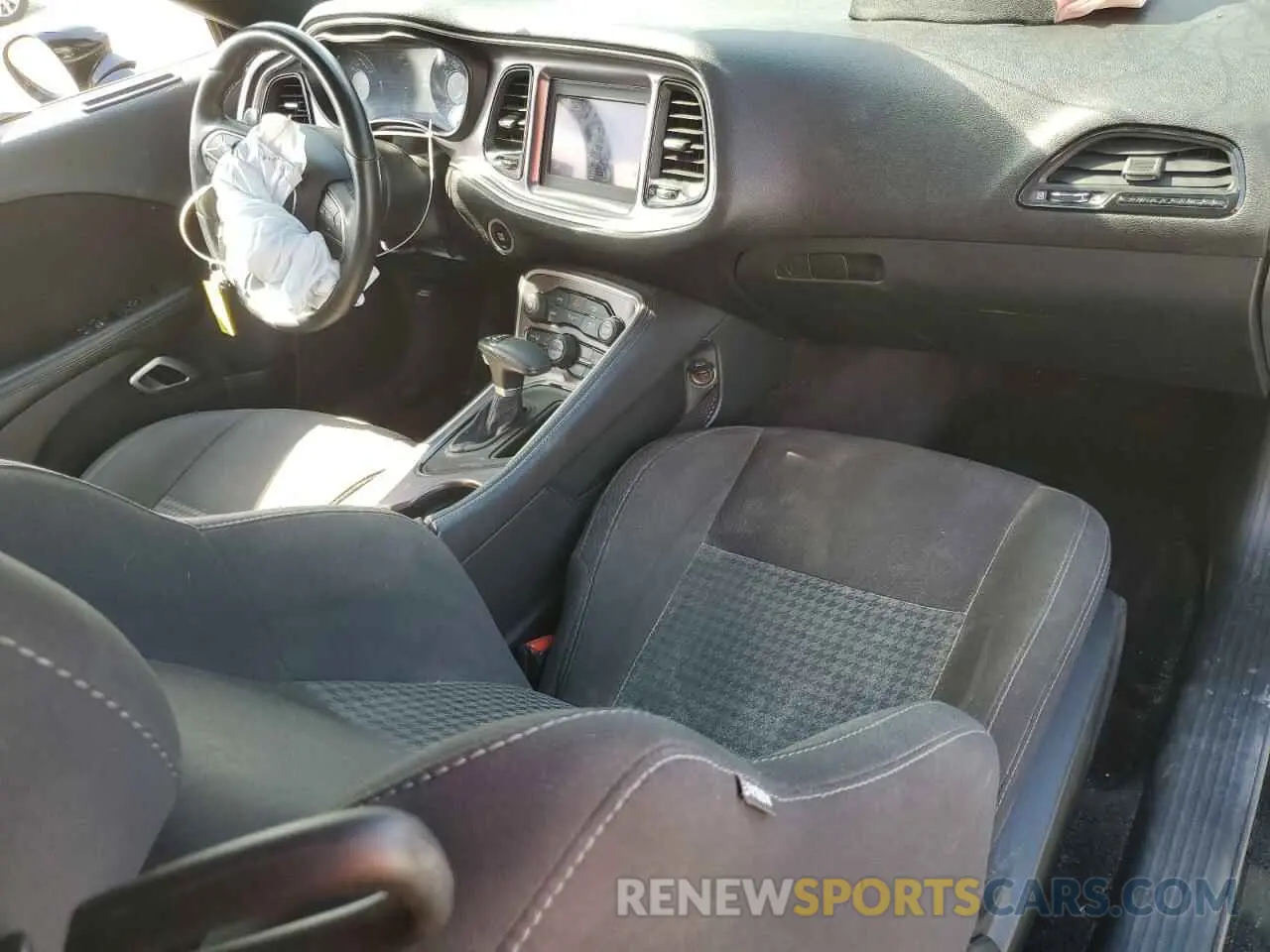 8 Photograph of a damaged car 2C3CDZBT1KH512009 DODGE CHALLENGER 2019