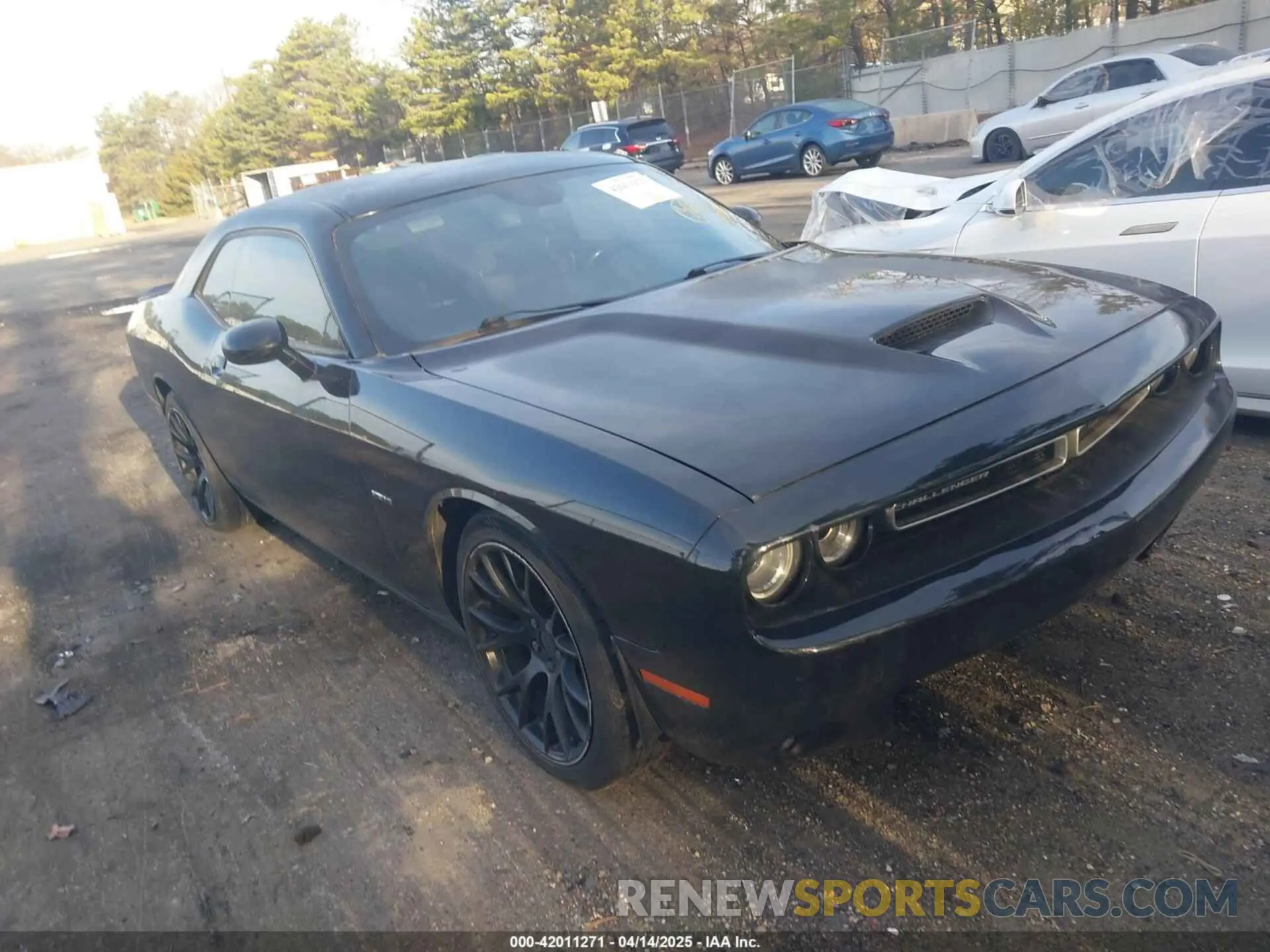 1 Photograph of a damaged car 2C3CDZBT1KH512317 DODGE CHALLENGER 2019
