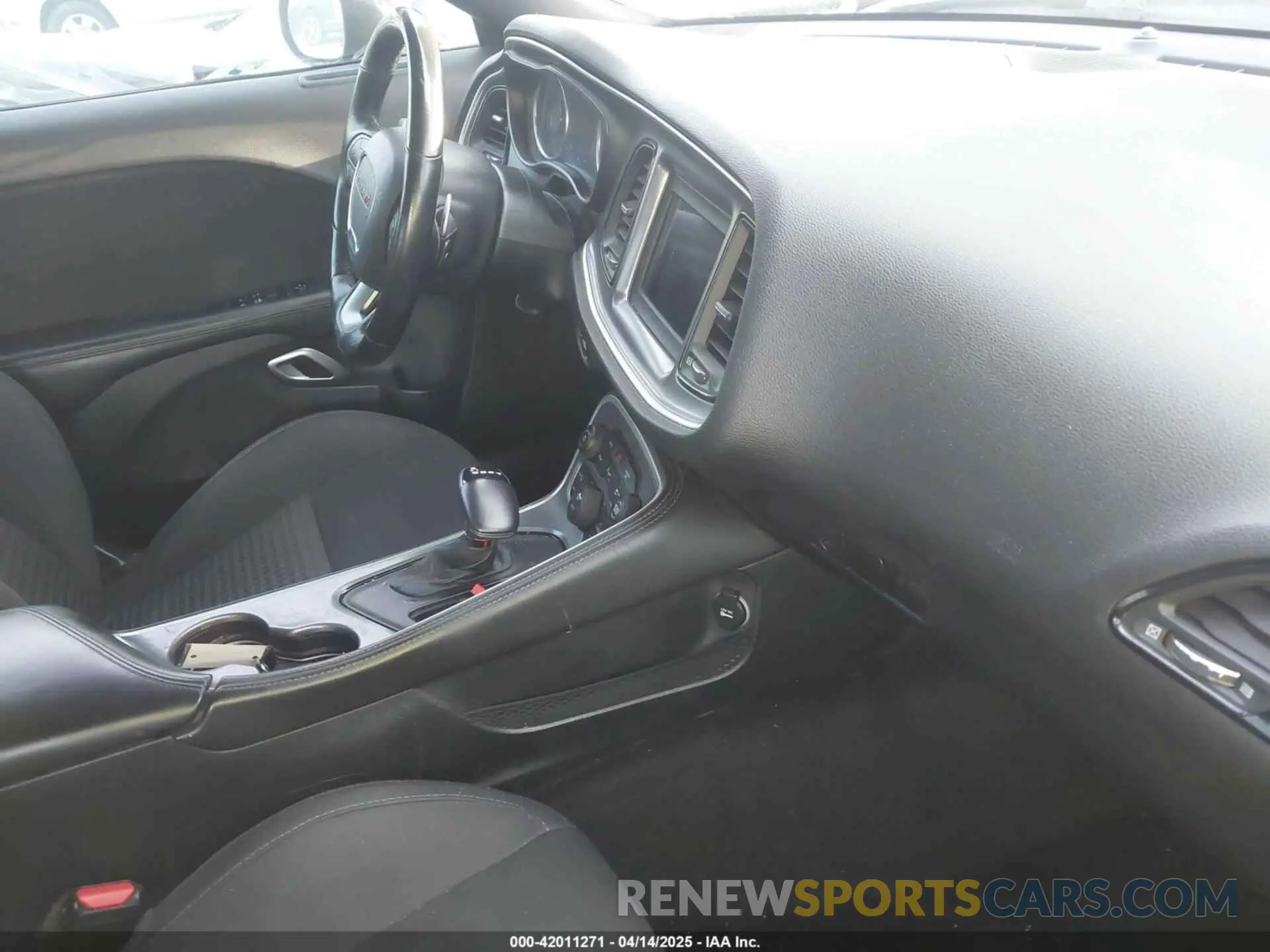 5 Photograph of a damaged car 2C3CDZBT1KH512317 DODGE CHALLENGER 2019