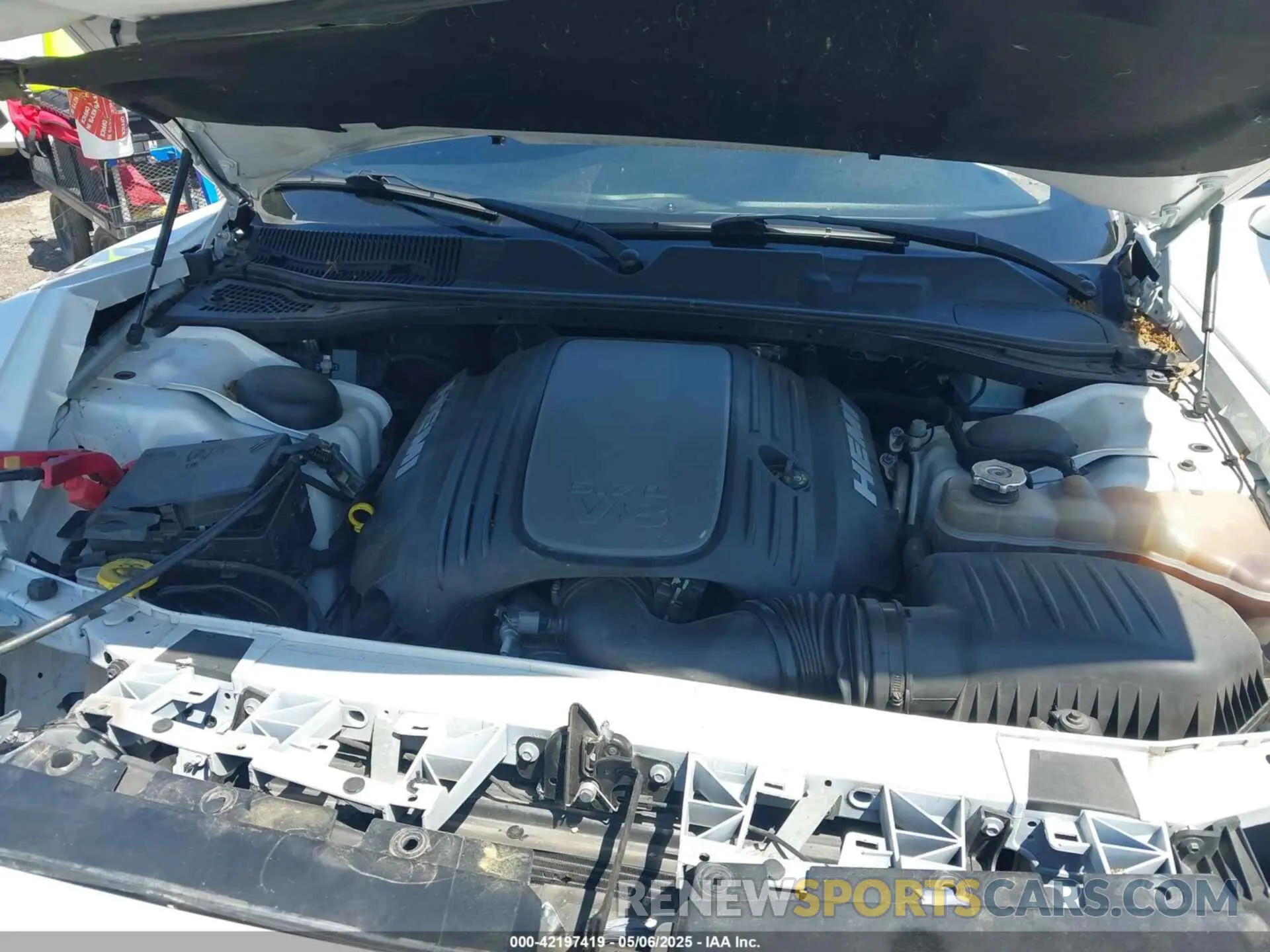 10 Photograph of a damaged car 2C3CDZBT1KH583498 DODGE CHALLENGER 2019