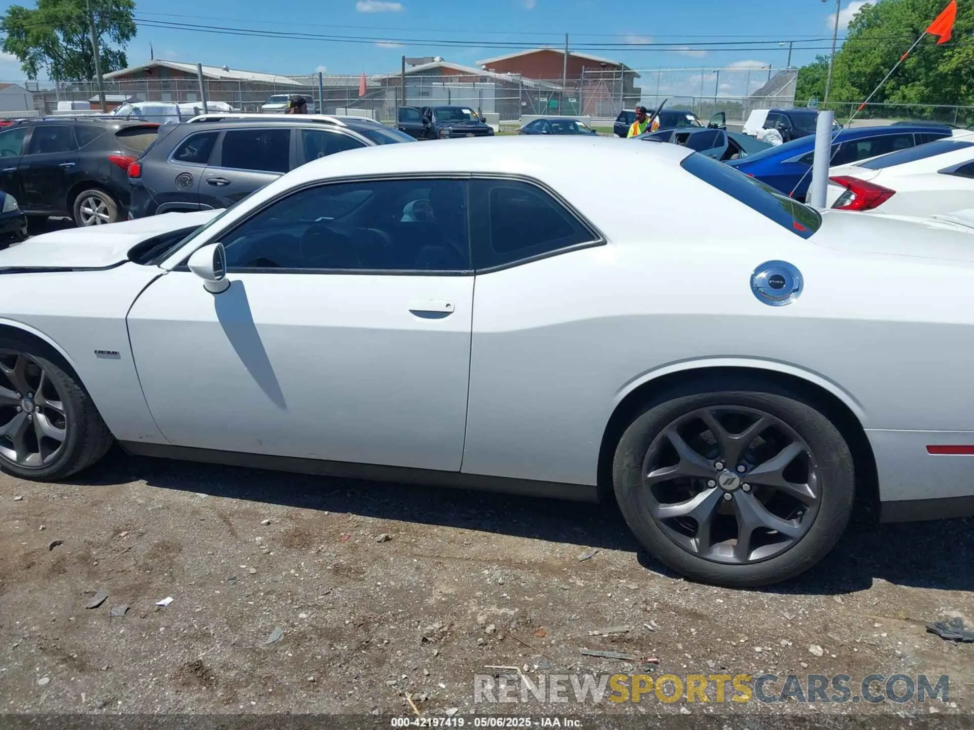 14 Photograph of a damaged car 2C3CDZBT1KH583498 DODGE CHALLENGER 2019