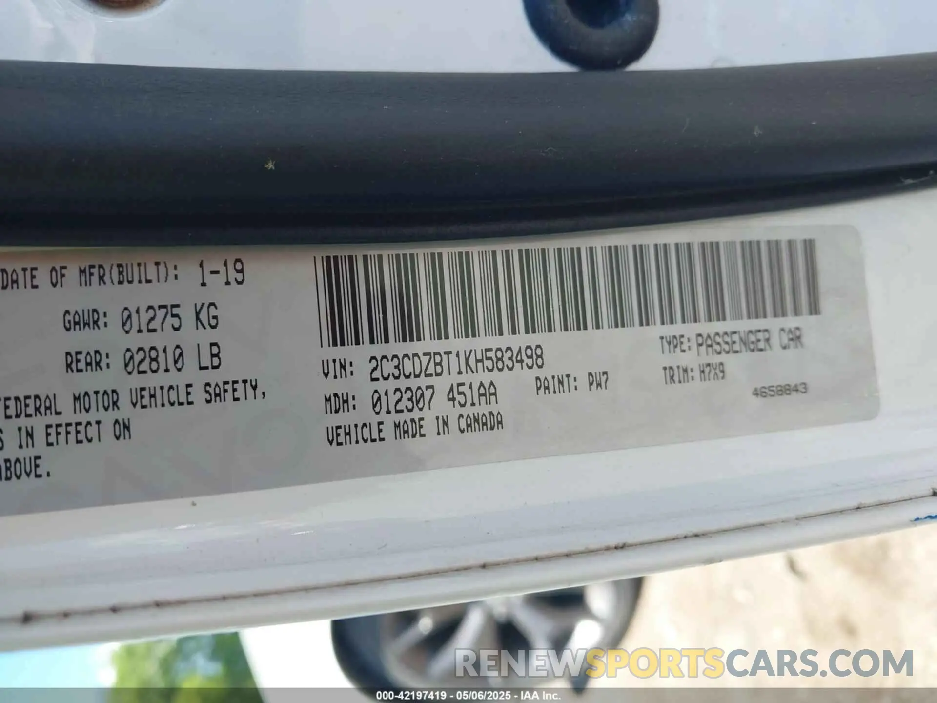 9 Photograph of a damaged car 2C3CDZBT1KH583498 DODGE CHALLENGER 2019