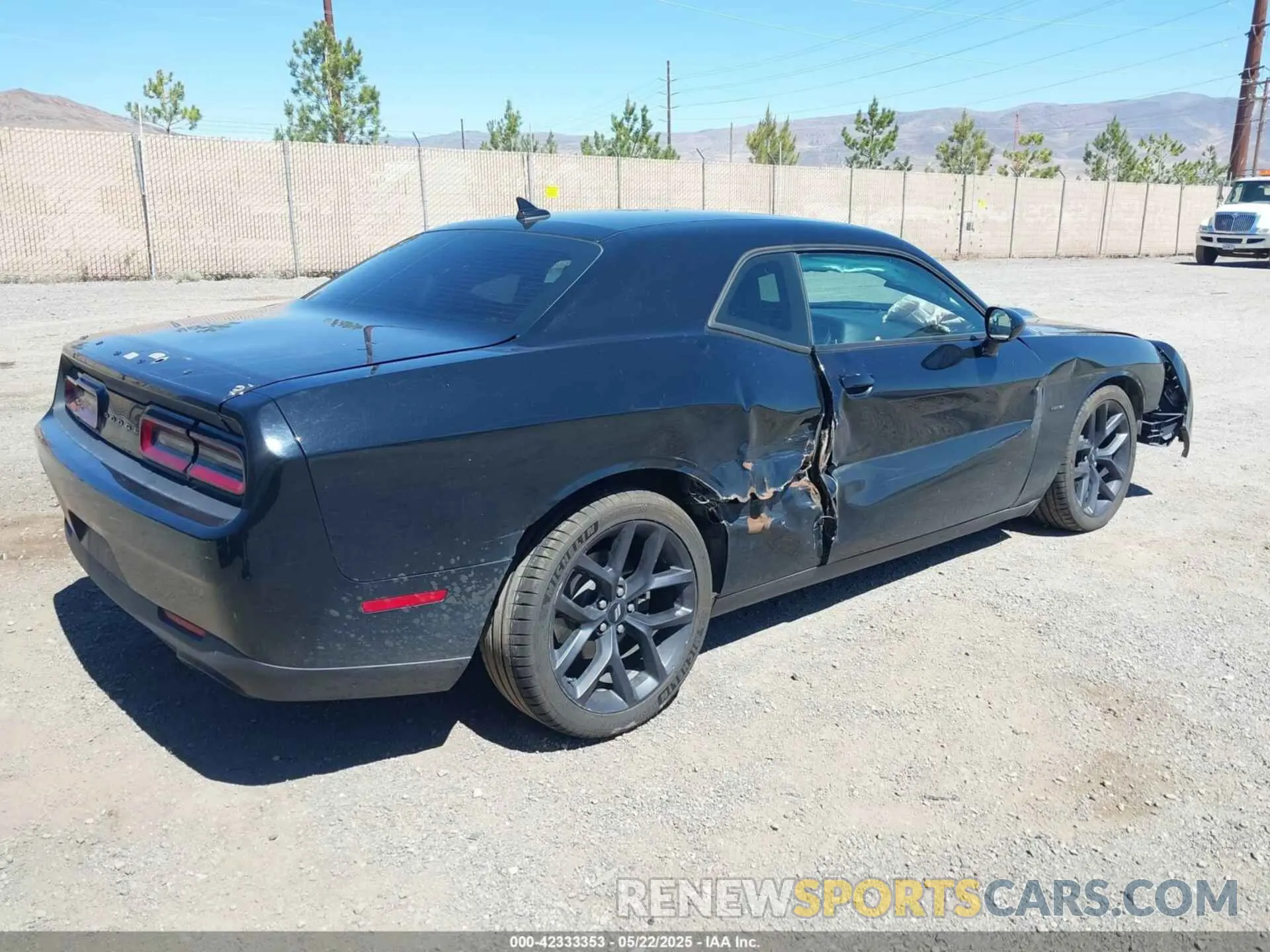 4 Photograph of a damaged car 2C3CDZBT2KH620333 DODGE CHALLENGER 2019