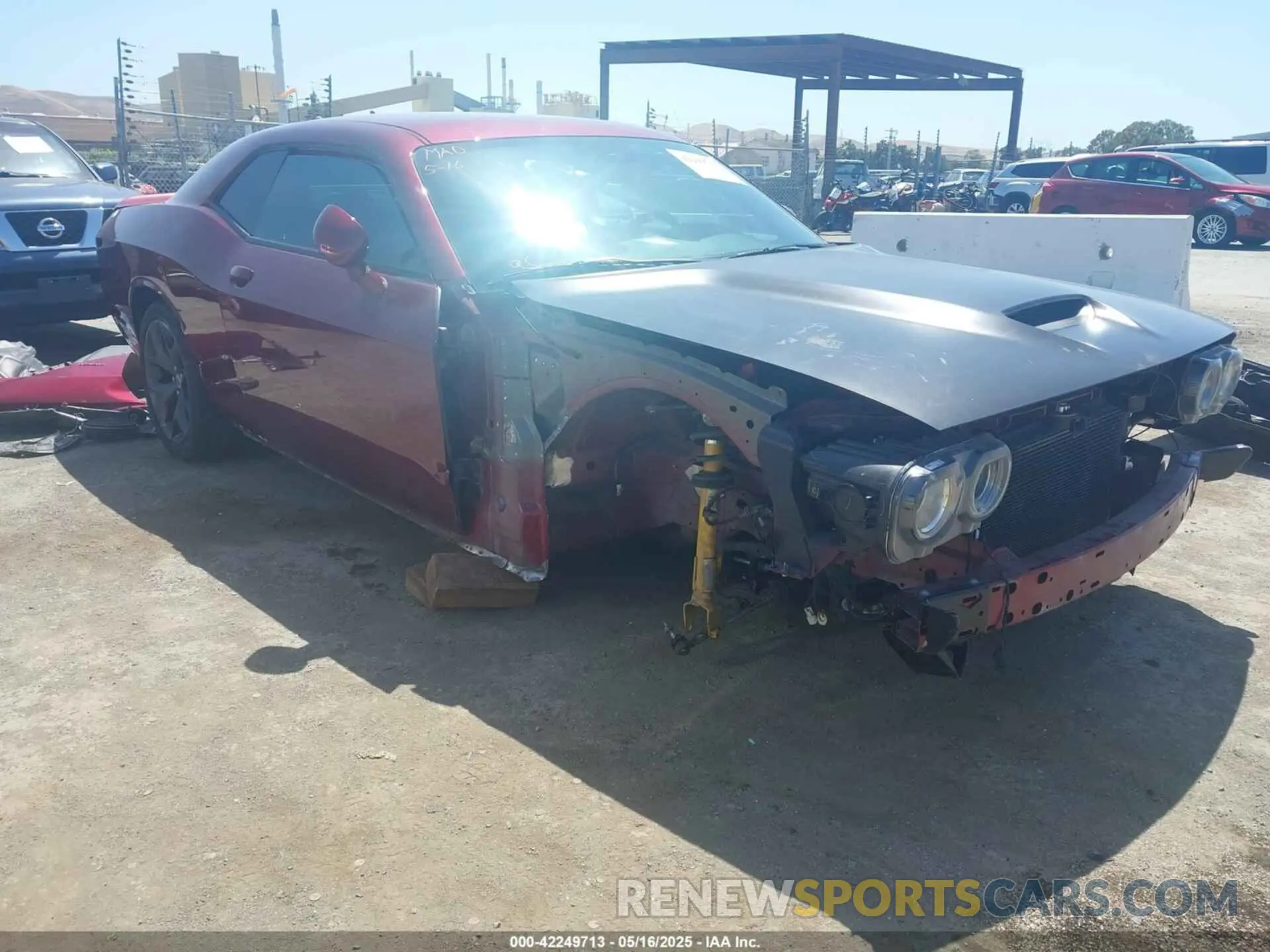 1 Photograph of a damaged car 2C3CDZBT2KH751102 DODGE CHALLENGER 2019