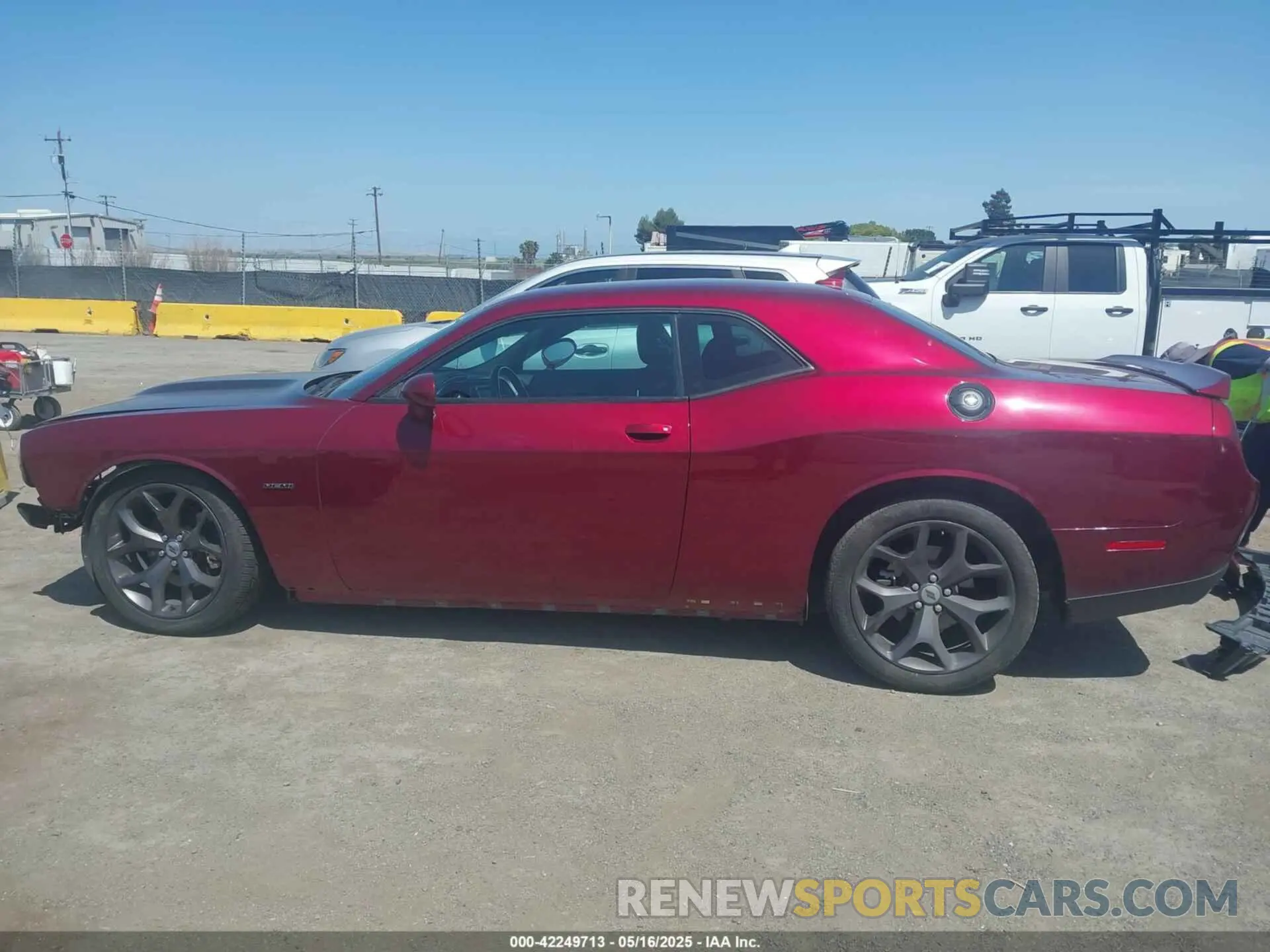 15 Photograph of a damaged car 2C3CDZBT2KH751102 DODGE CHALLENGER 2019