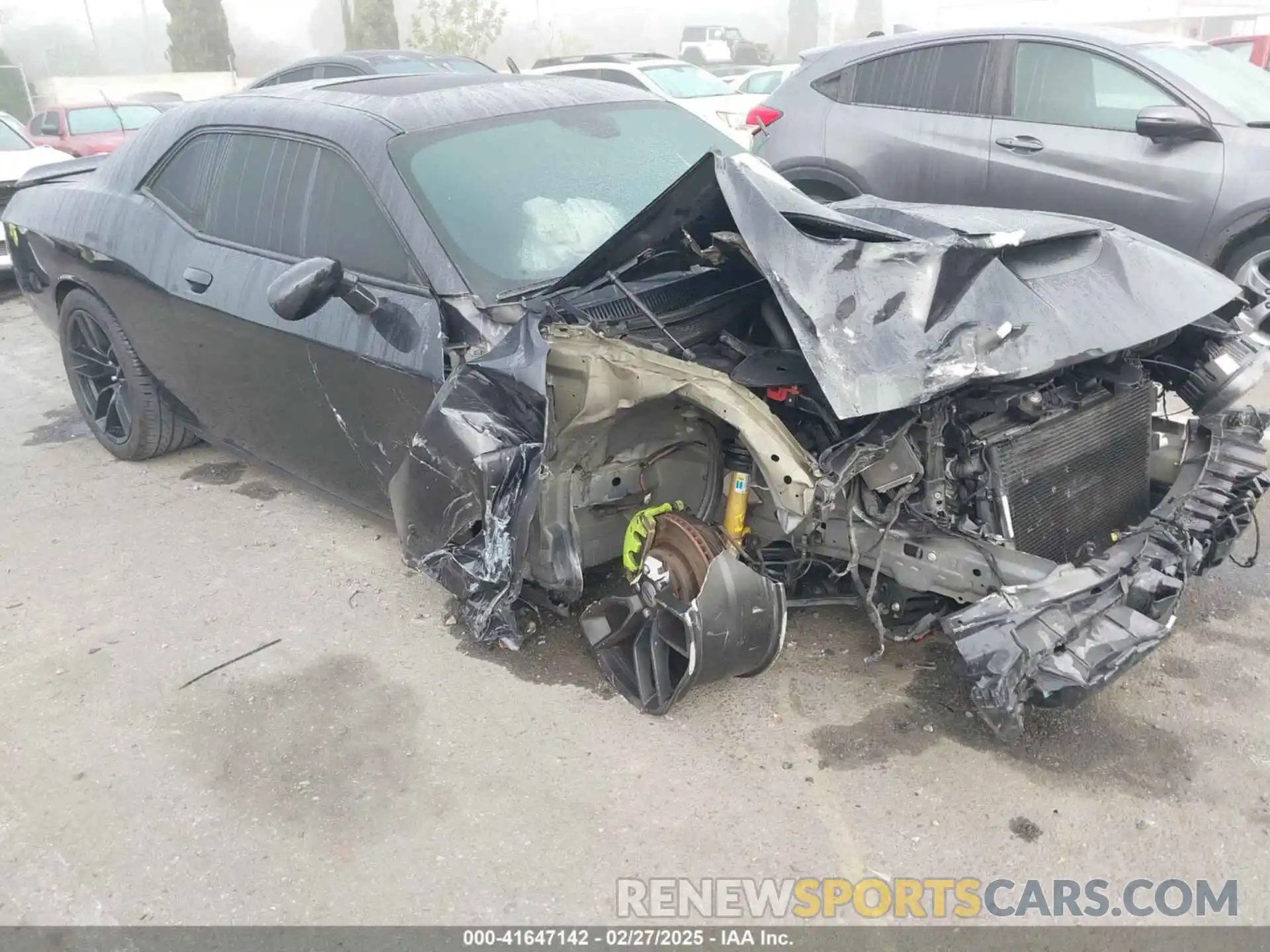 1 Photograph of a damaged car 2C3CDZBT3KH660405 DODGE CHALLENGER 2019