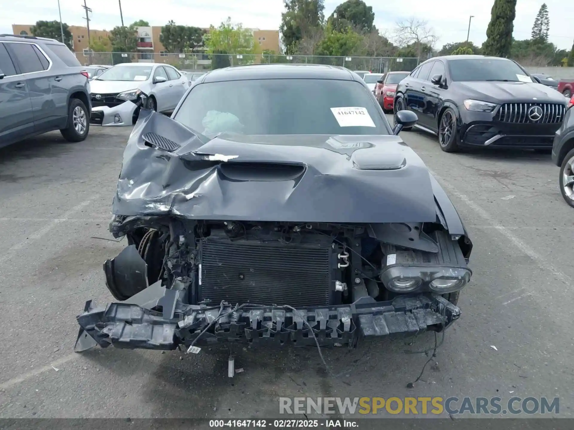 13 Photograph of a damaged car 2C3CDZBT3KH660405 DODGE CHALLENGER 2019