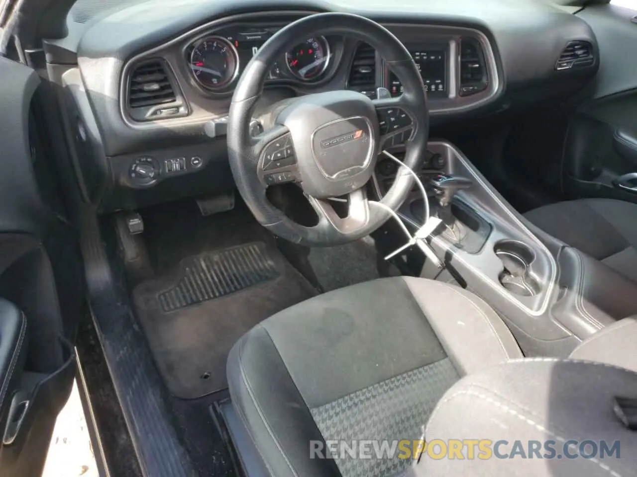8 Photograph of a damaged car 2C3CDZBT4KH524316 DODGE CHALLENGER 2019