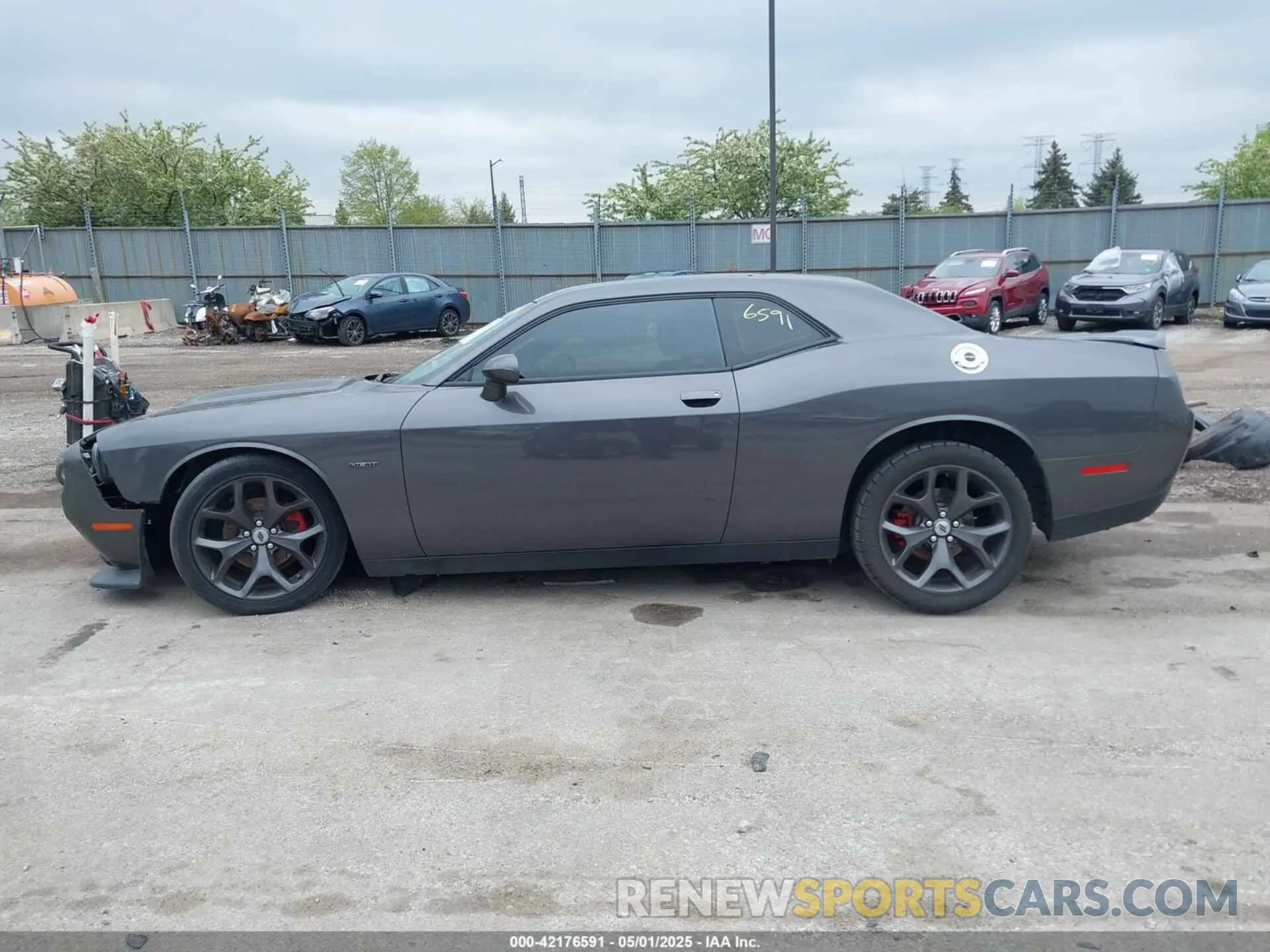 14 Photograph of a damaged car 2C3CDZBT4KH593670 DODGE CHALLENGER 2019