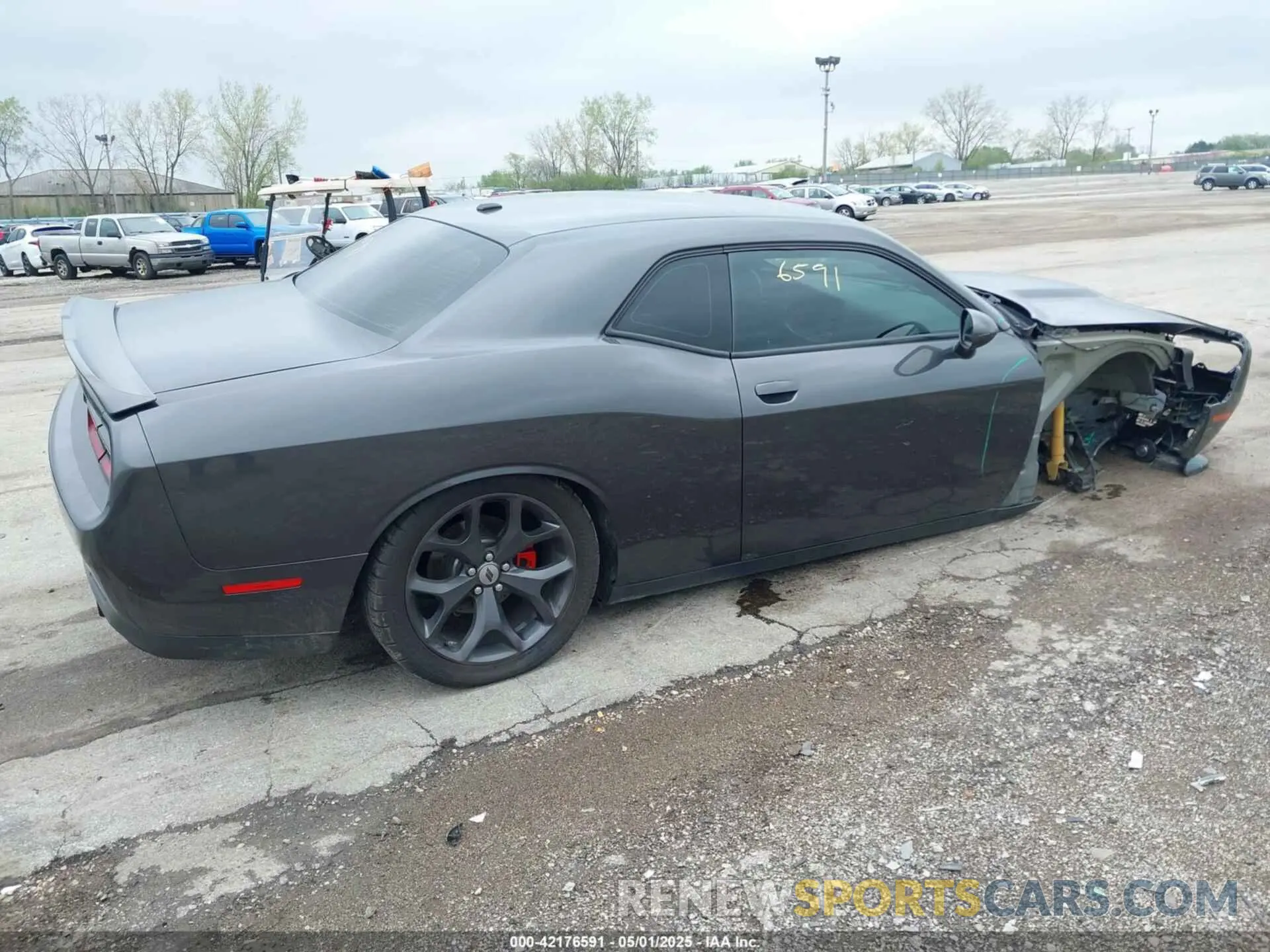 4 Photograph of a damaged car 2C3CDZBT4KH593670 DODGE CHALLENGER 2019