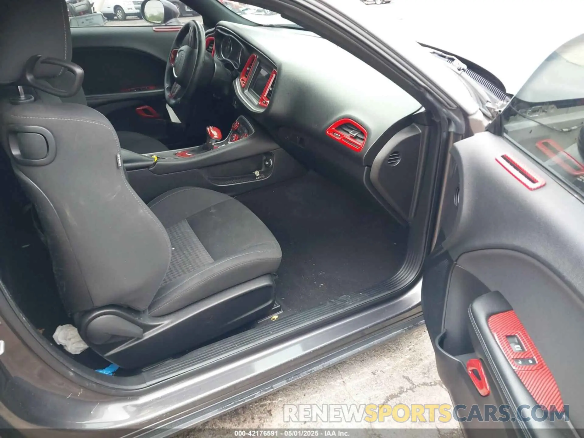 5 Photograph of a damaged car 2C3CDZBT4KH593670 DODGE CHALLENGER 2019